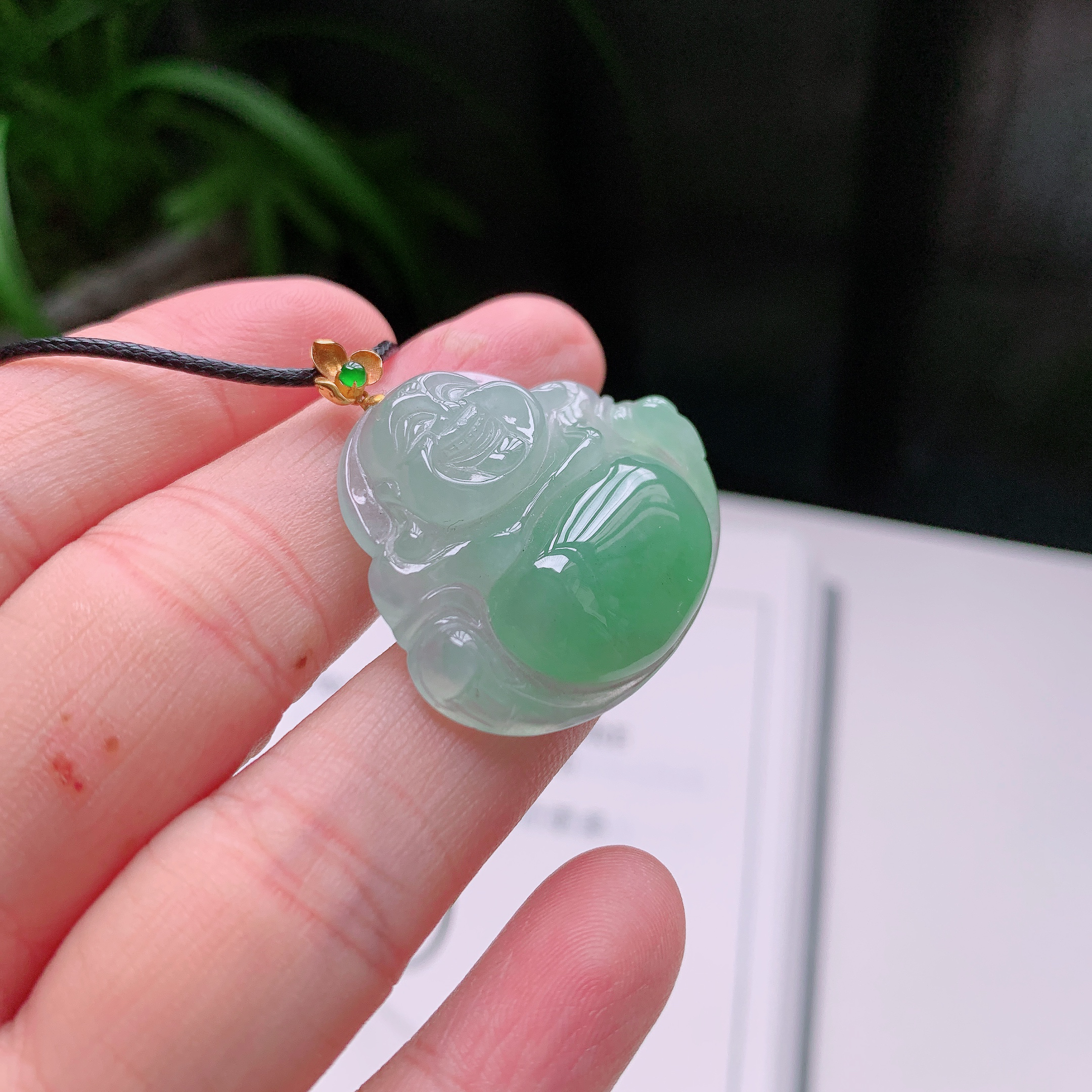 18K镶嵌天然翡翠缅甸A货冰润飘绿大肚佛公吊坠 9.71克