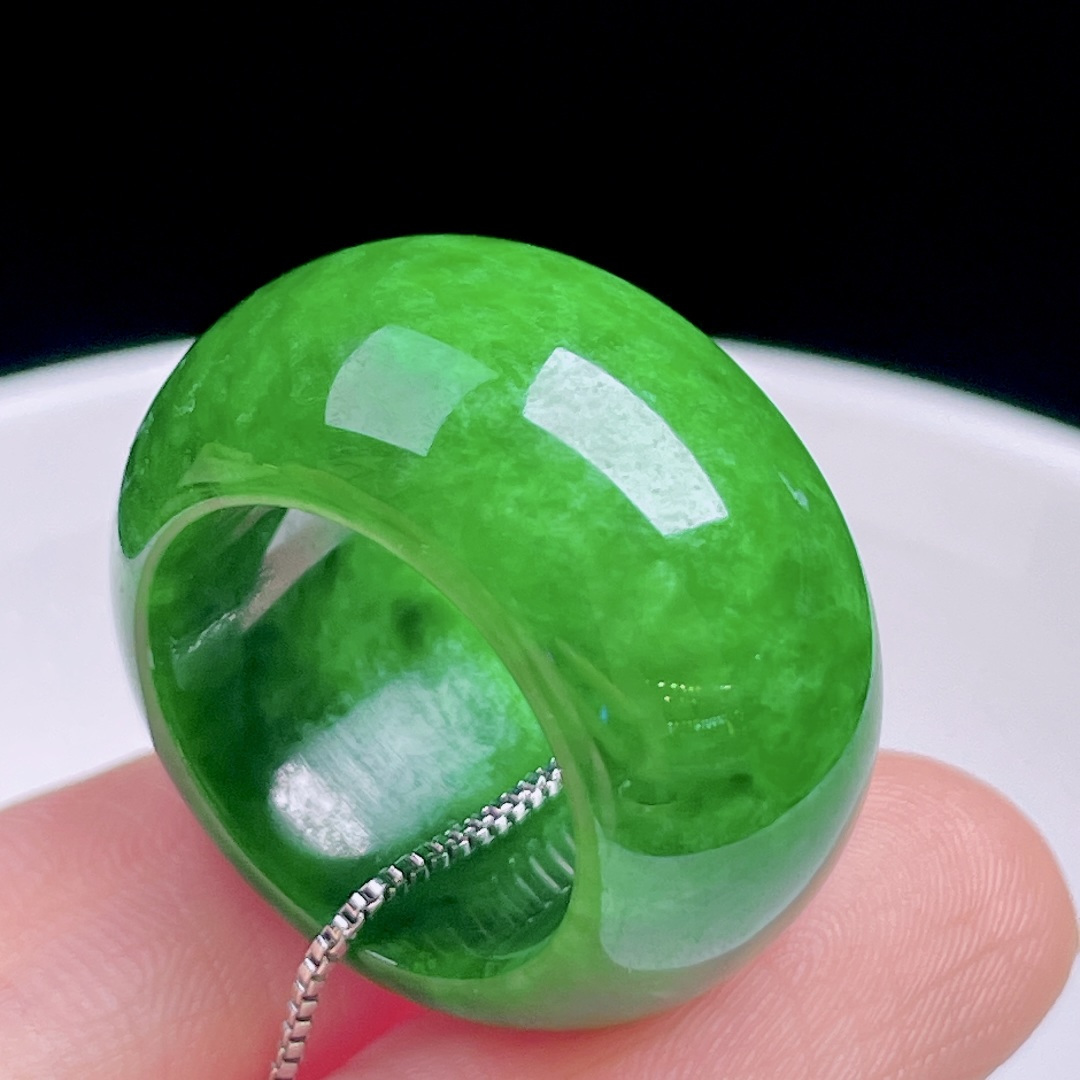 ️ 辣绿扳指 色辣无比，种老水润，尺寸：25.6/13.3/5，圈口：11.5#