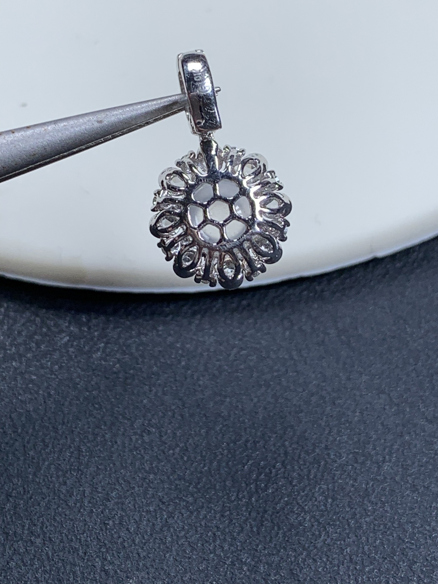 ️18k金钻镶嵌冰种玻璃蛋面扣吊坠16.6/10/7.6，裸石6/5.8/3.8