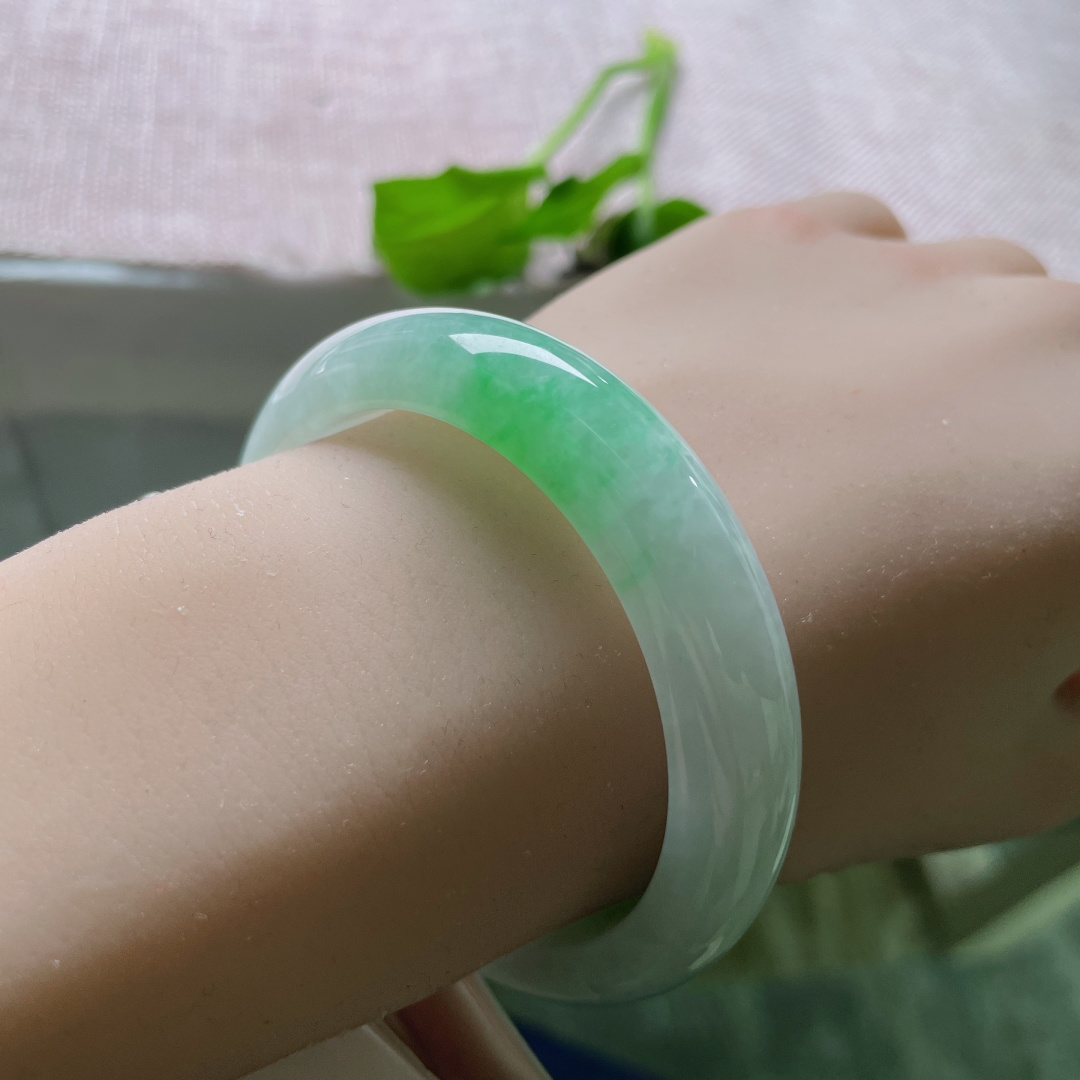 52.8/12.1/7.7，飘阳绿正圈，水头好，翠色欲滴，云想衣裳花想容，有纹，ss51246a