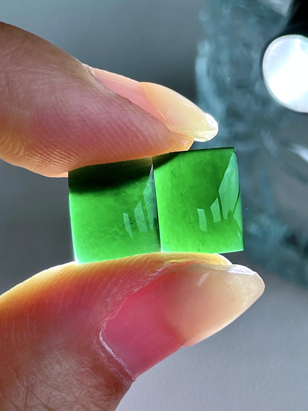 墨翠马鞍戒面一对，缅料，无裂，性比高，尺寸10.3/8.7/2.2，重量0.6克