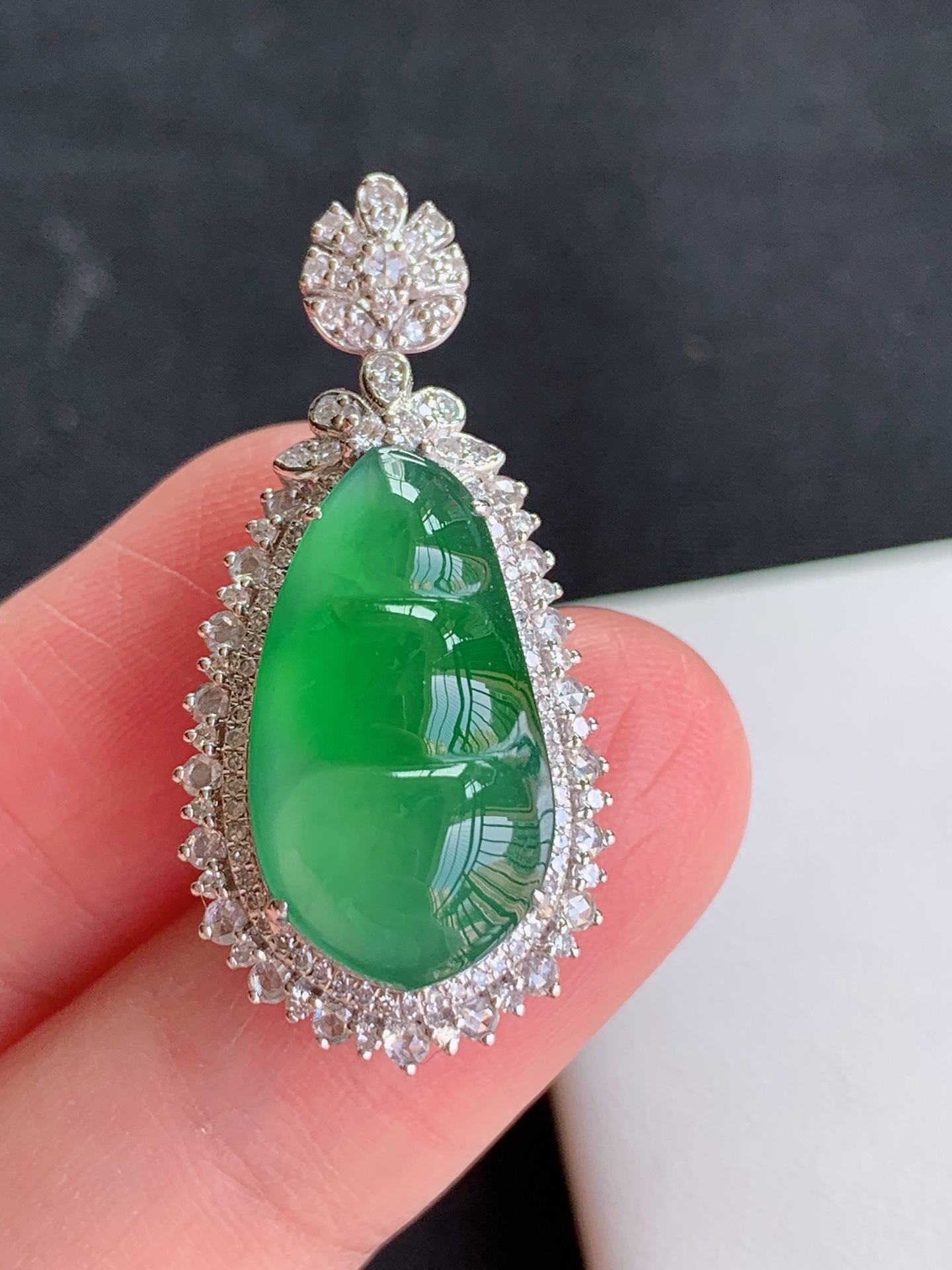 ️，18k镶嵌冰绿福豆，无裂尺寸：31/7/15/10，编号