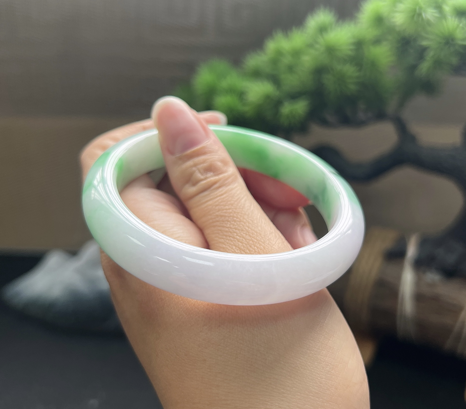 58.5圈口正圈飘花手镯