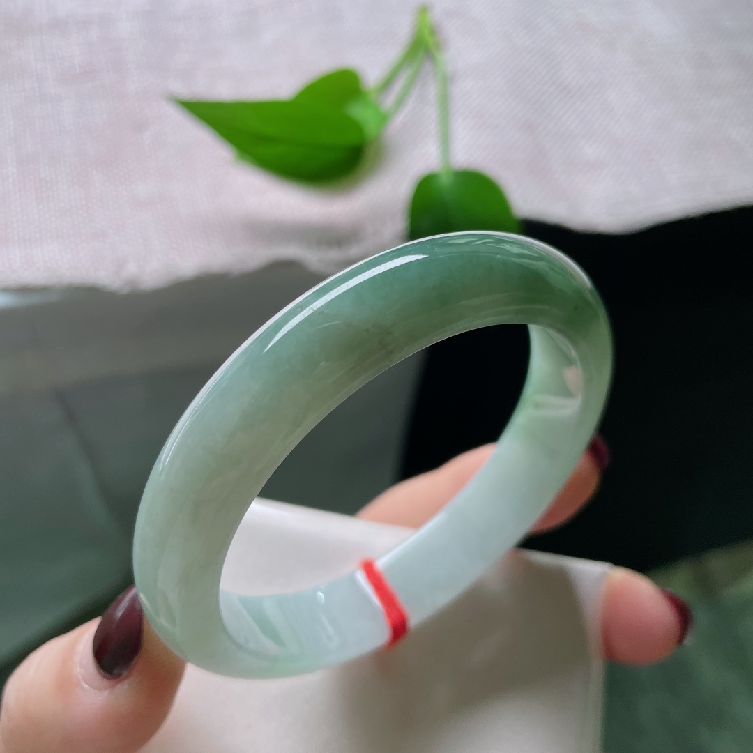 56.4/12.2/7.5，油绿底正圈，颜色渐变，水润，种老，一镯两戴，有棉线，ss48626a