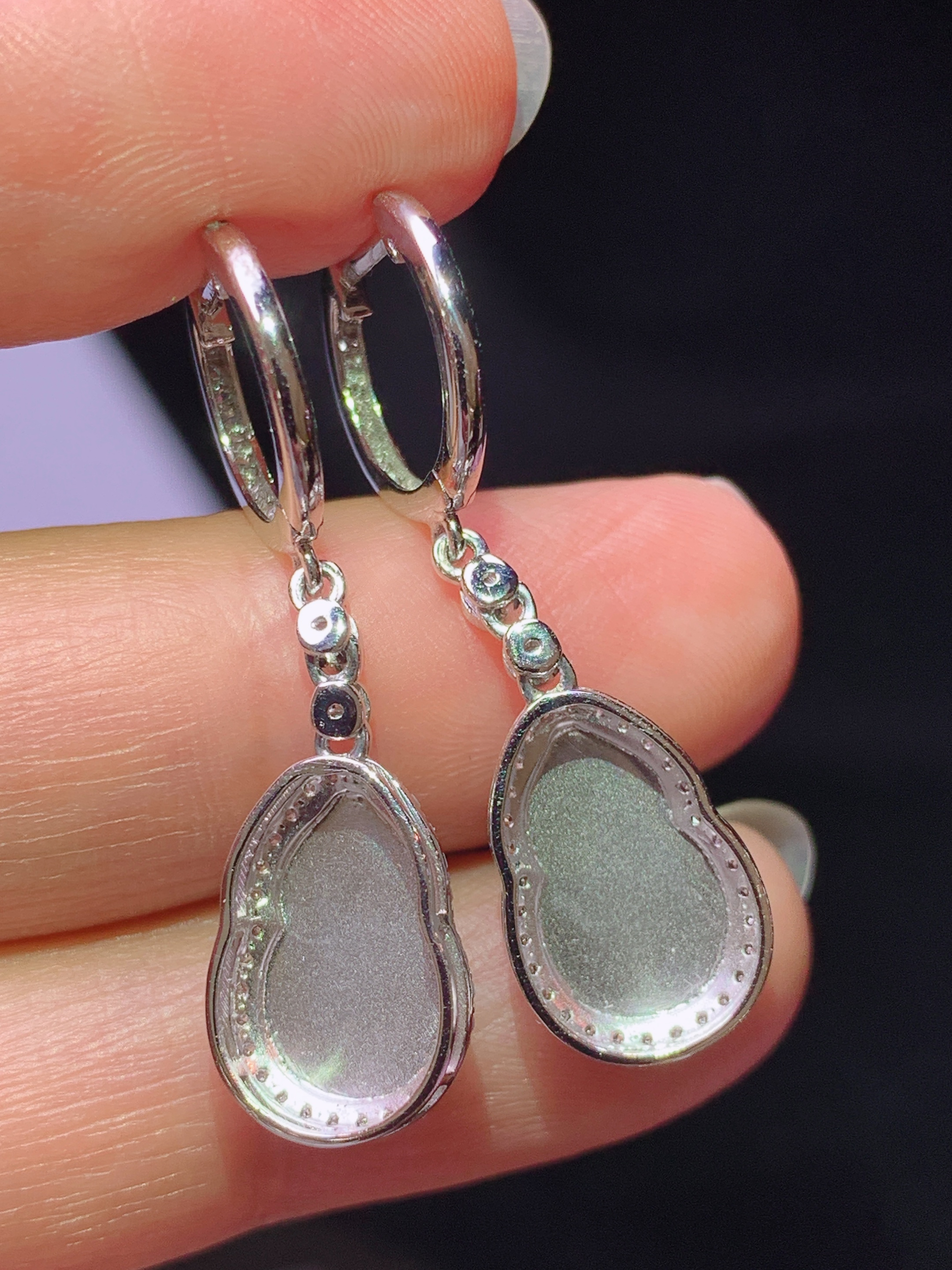 18k金钻镶嵌满绿葫芦耳坠 玉质细腻 色泽艳丽清新 水润亮眼 整体尺寸32.6*9.6*6.2f1