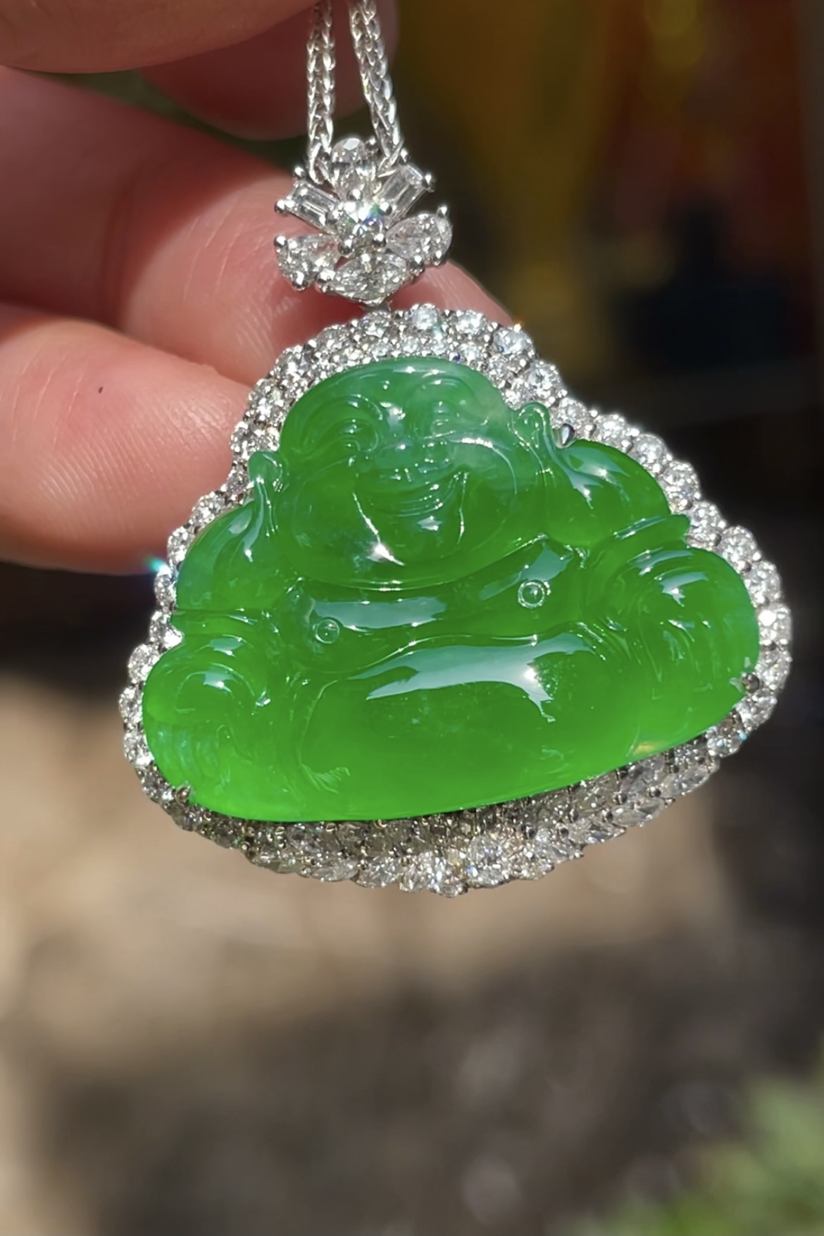 【高冰正阳绿，大佛】大件饱满，厚装，通透水润，玉质细腻，翠色鲜艳，18k金奢华钻石镶嵌️，27-1