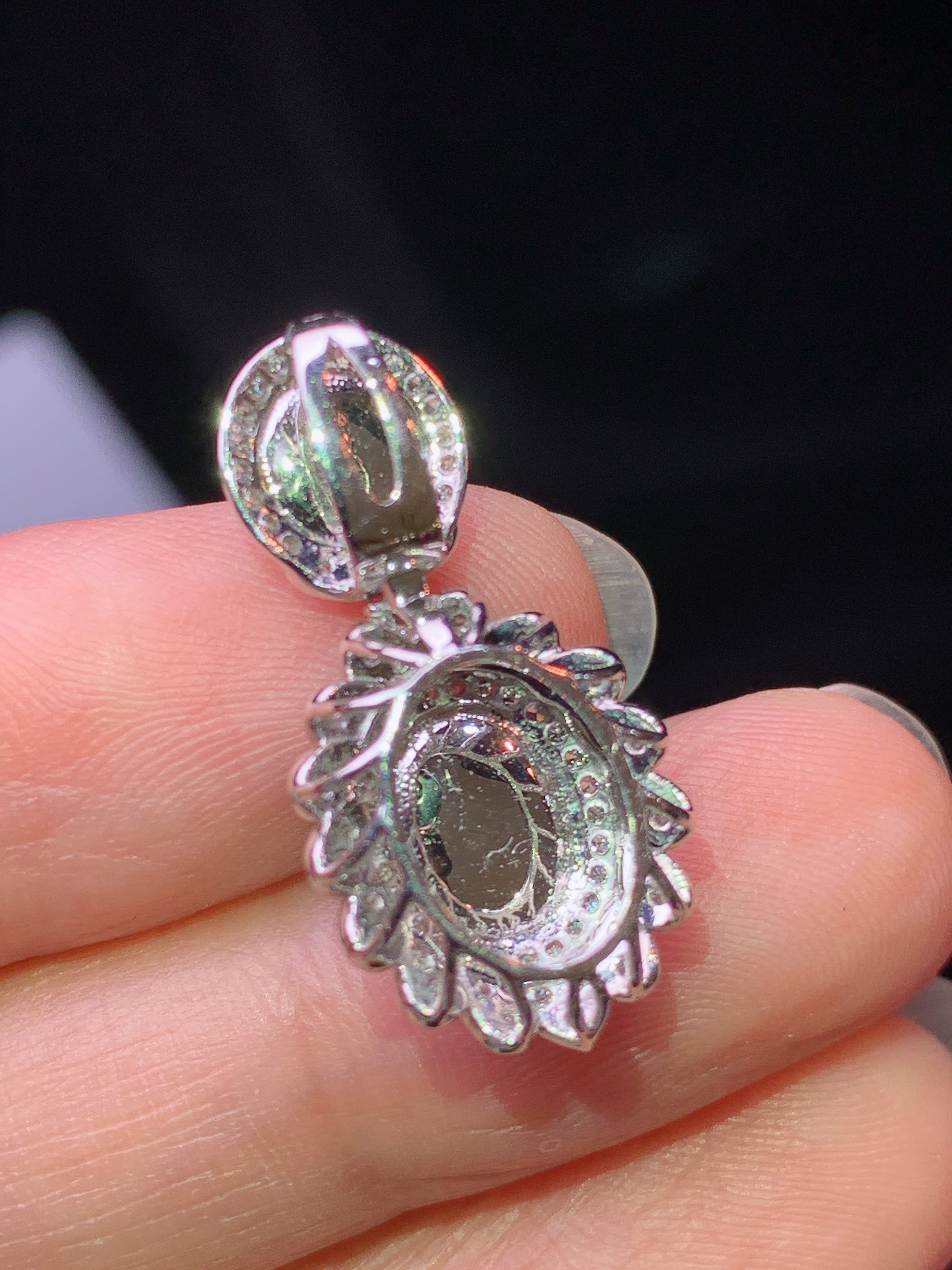 18k金钻镶嵌冰阳绿蛋面吊坠 玉质细腻 色泽艳丽清新 水润亮眼 整体尺寸25*12.6*9f1