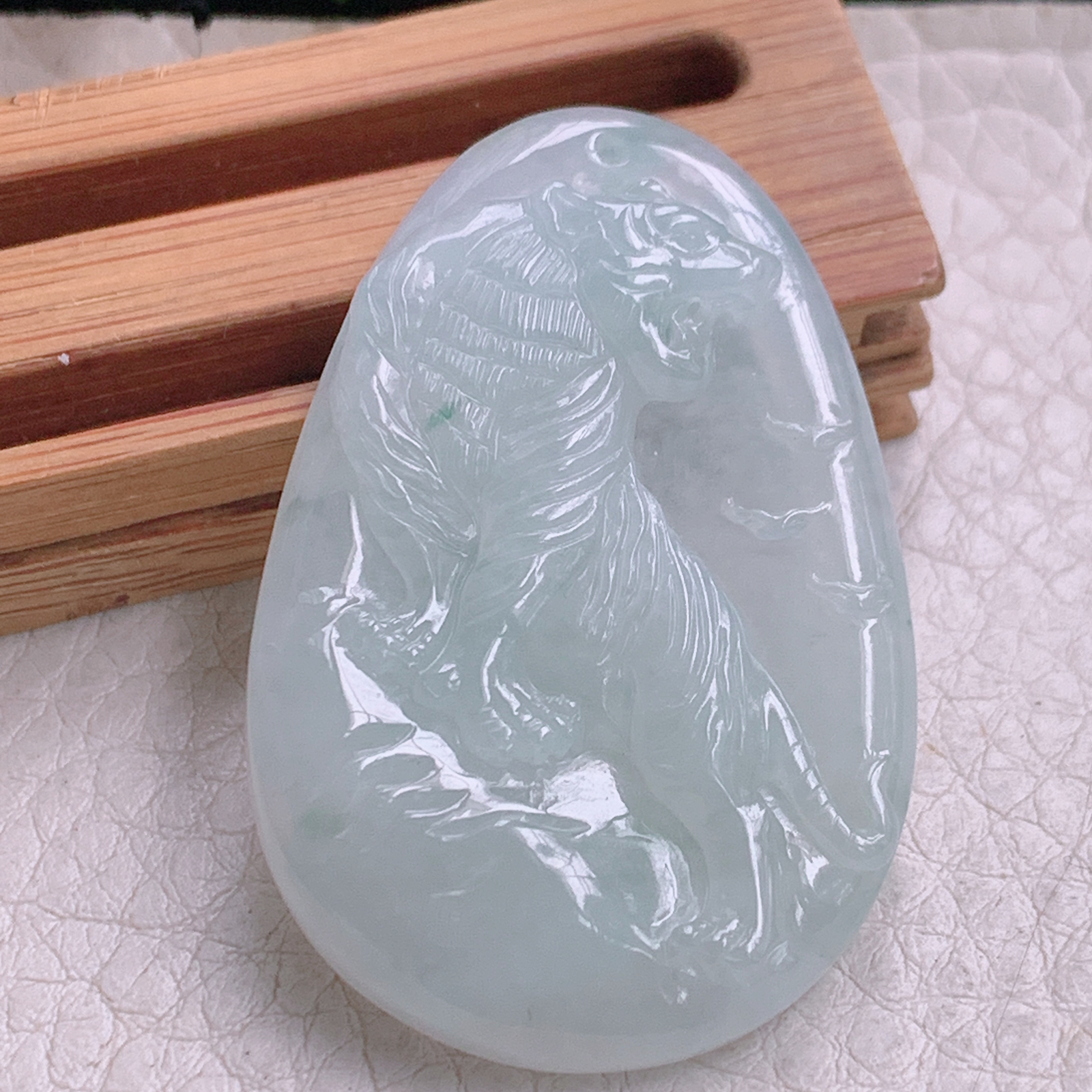 Ktj实拍43.8*29.5*5.2天然缅甸翡翠冰飘花生肖老虎吊坠 生肖守护神上山虎玉坠