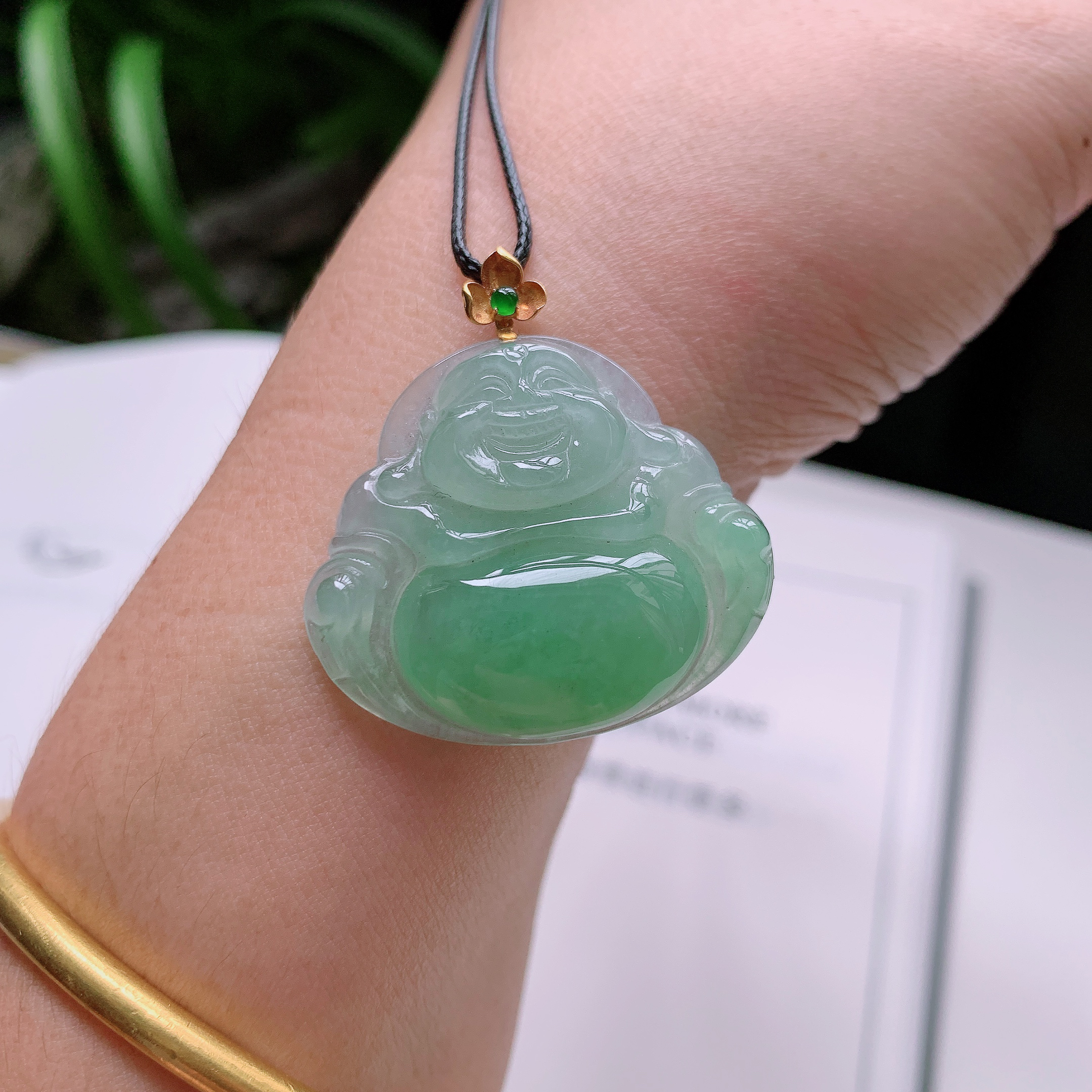 18K镶嵌天然翡翠缅甸A货冰润飘绿大肚佛公吊坠 9.71克