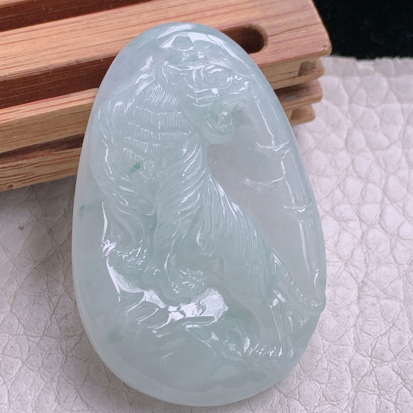 Ktj实拍43.8*29.5*5.2天然缅甸翡翠冰飘花生肖老虎吊坠 生肖守护神上山虎玉坠