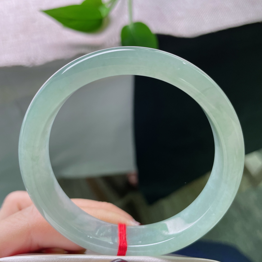 57.1/12.8/7.9，冰晴底正圈，清润通透，腕间造就的一方静谧，浅黛素心。无裂。ss51501a