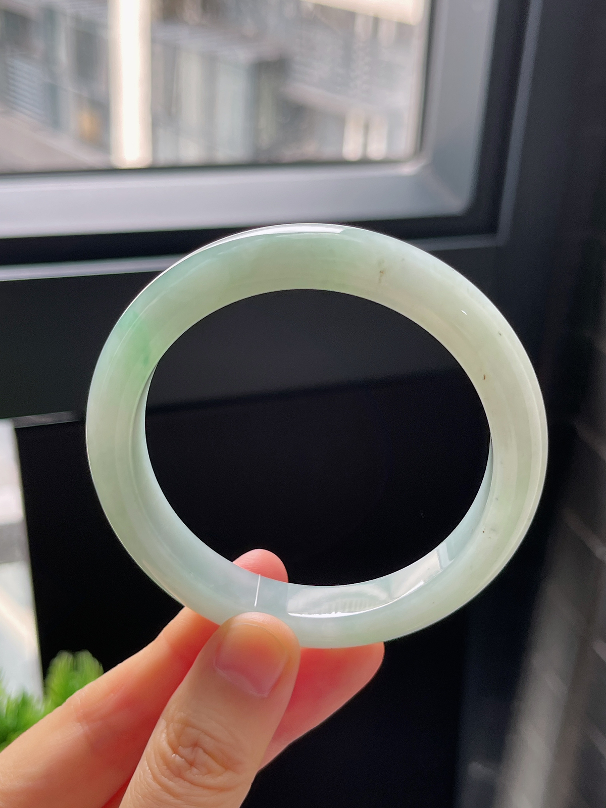 正圈55.2圈口，翡翠冰糯种淡绿色手镯