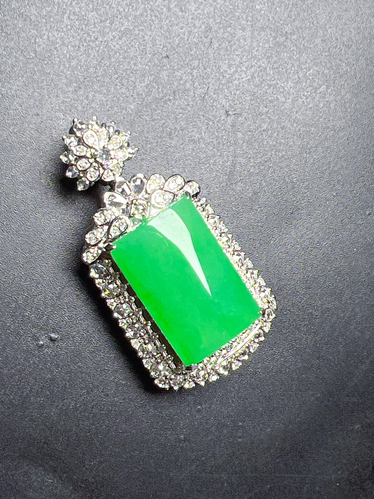 满色无事牌种好料细厚装，整体尺寸38.5*20*11.9 裸石尺寸18.2*12.5*4