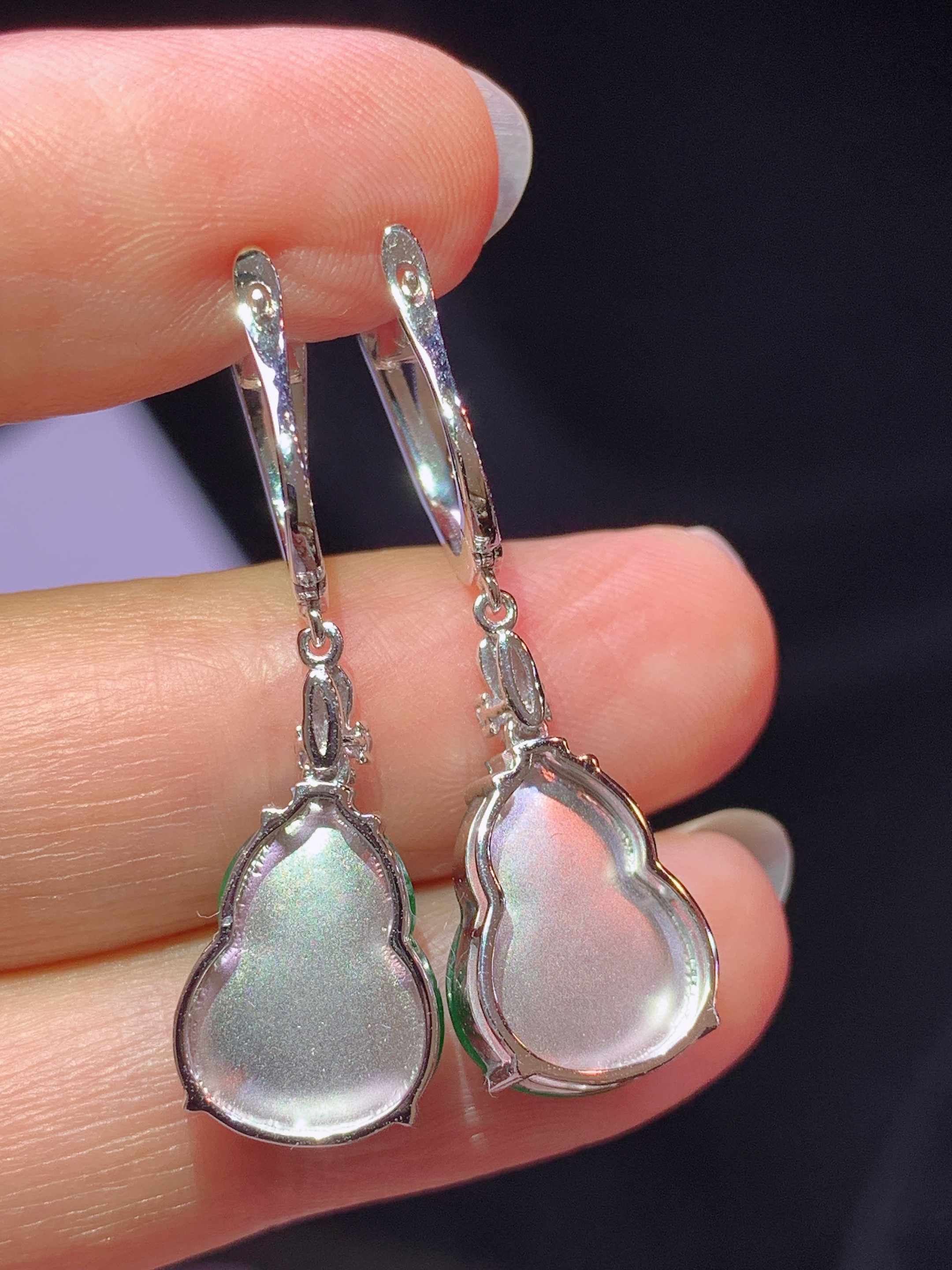 18k金钻镶嵌满绿葫芦耳坠 玉质细腻 色泽艳丽清新 水润亮眼 整体尺寸33.5*10.2*5.6f1