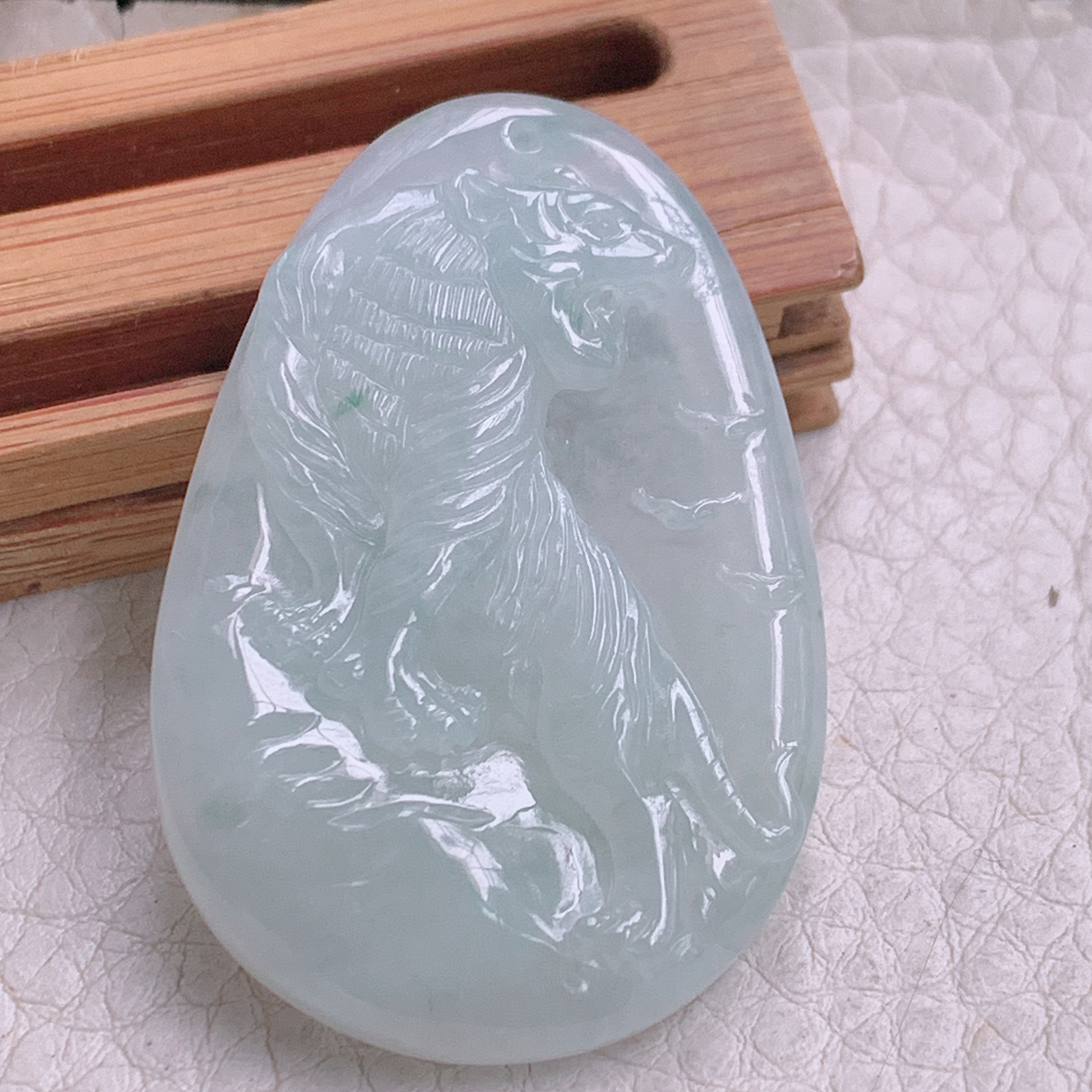 Ktj实拍43.8*29.5*5.2天然缅甸翡翠冰飘花生肖老虎吊坠 生肖守护神上山虎玉坠