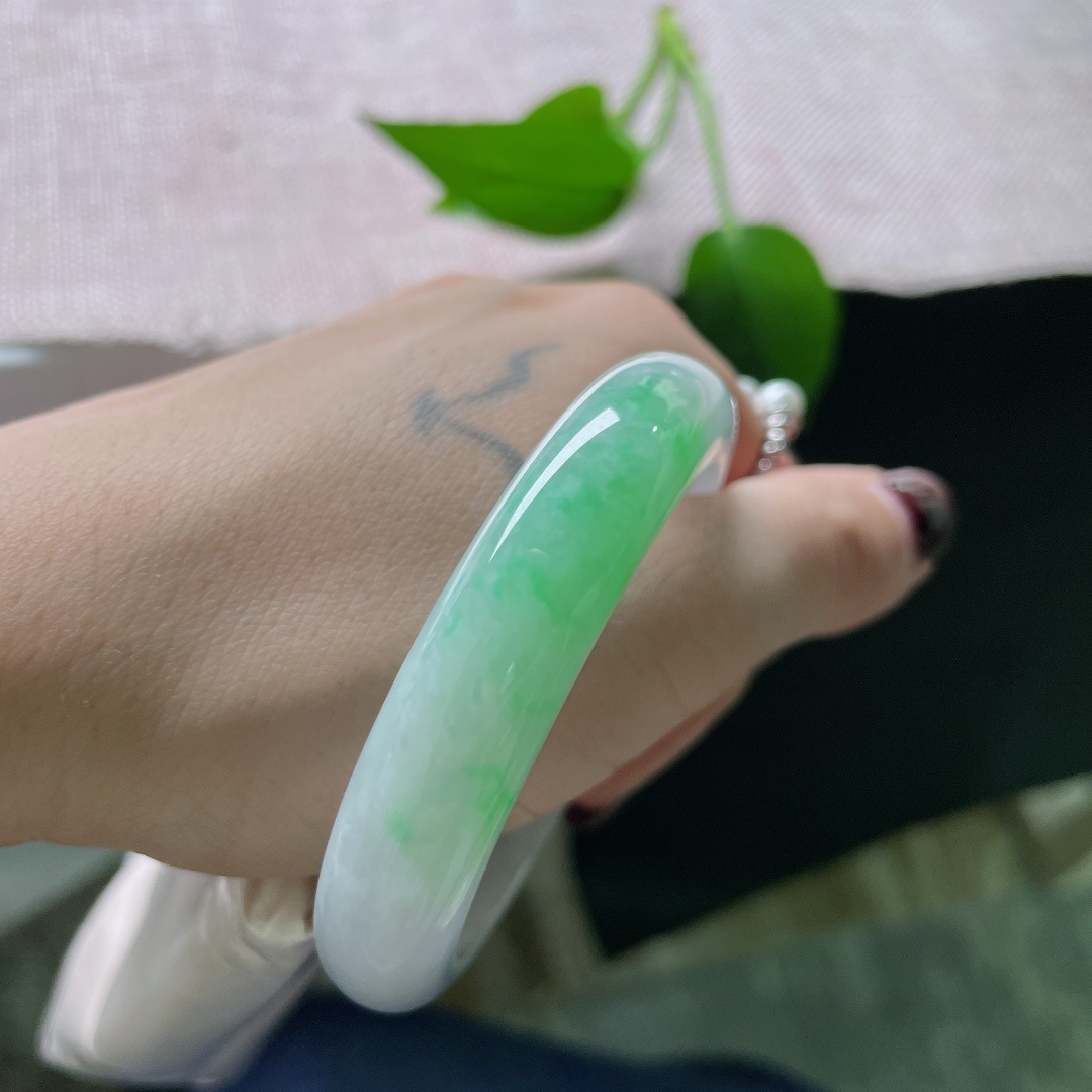 50.6/11.8/7.8，春带彩正圈，一圈烟雨江南，紫是晨雾，绿是远山。整体无裂，ss51286a