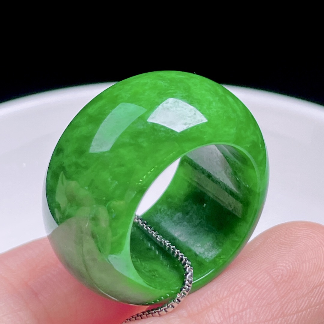 ️ 辣绿扳指 色辣无比，种老水润，尺寸：25.6/13.3/5，圈口：11.5#