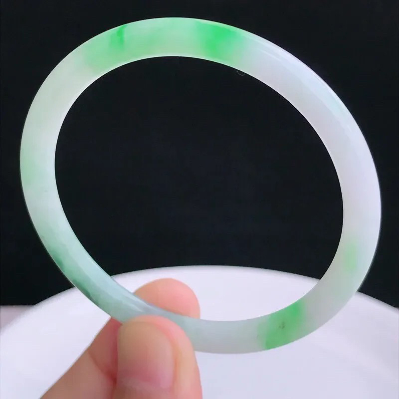 自然光拍摄53.7圈飘绿玉镯翡翠A货叮当美人手镯16.34g