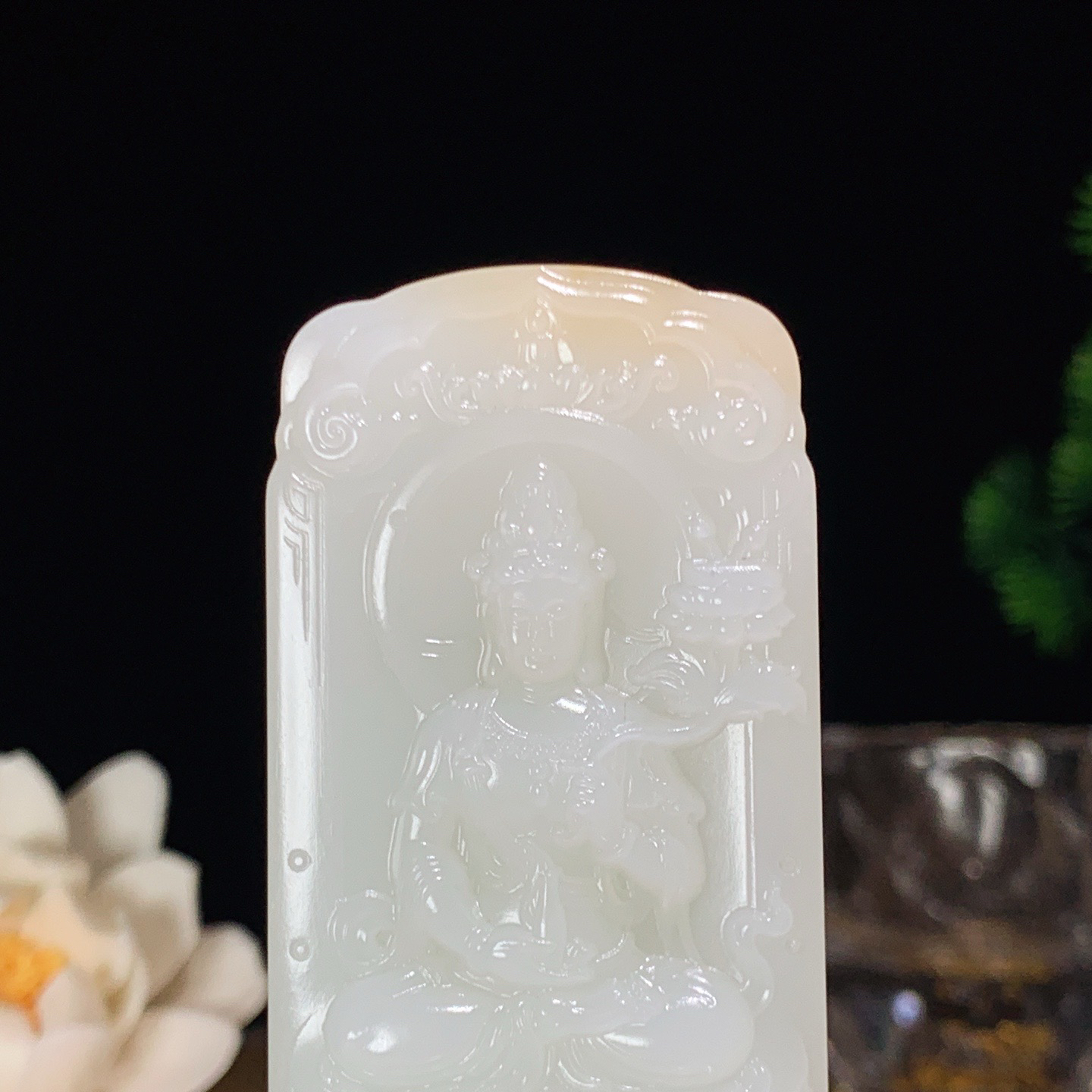 和田玉糖料羊脂白大势至菩萨牌子挂件 尺寸71/35/11重66克。玉质细腻油润。手推出油。佩戴高端典雅。lt260424