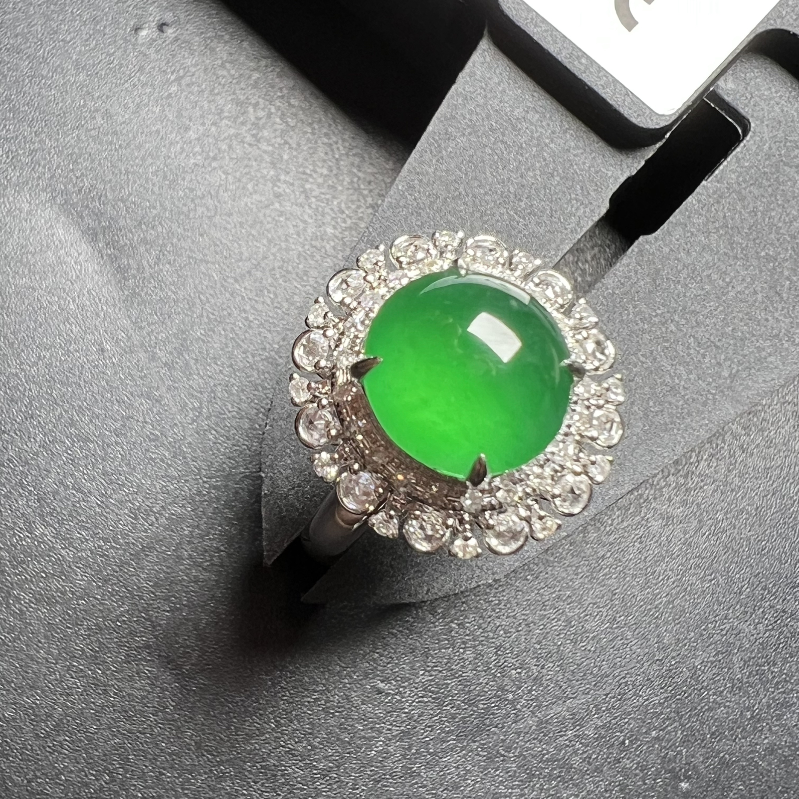 满绿戒指，种好饱满，整体16.6*15.5*12.9 裸石尺寸9.7*9.3*5.5