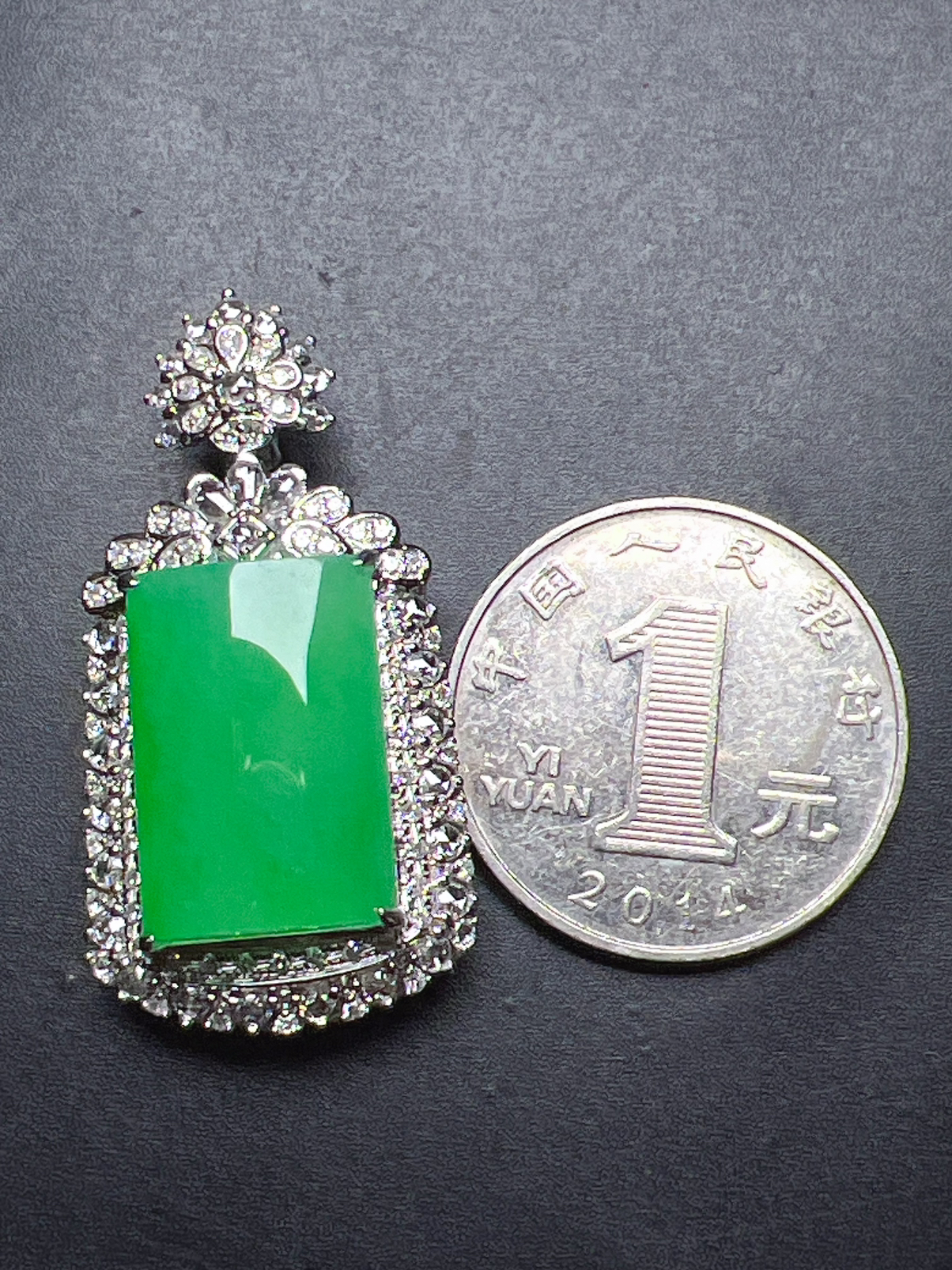 满色无事牌种好料细厚装，整体尺寸38.5*20*11.9 裸石尺寸18.2*12.5*4