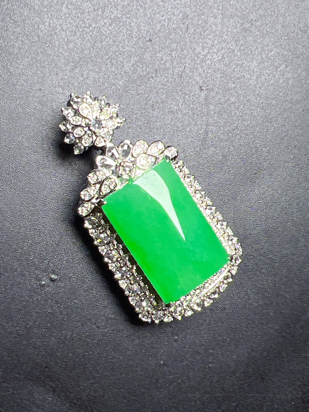 满色无事牌种好料细厚装，整体尺寸38.5*20*11.9 裸石尺寸18.2*12.5*4