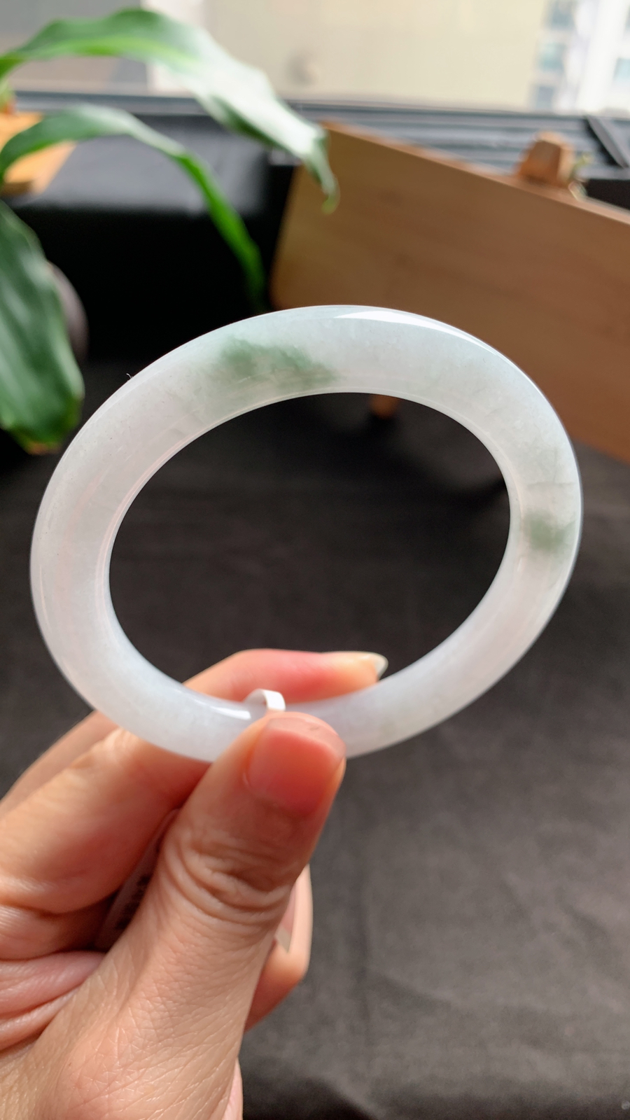 55圈口 天然A货翡翠飘花圆条手镯 细腻清新手镯