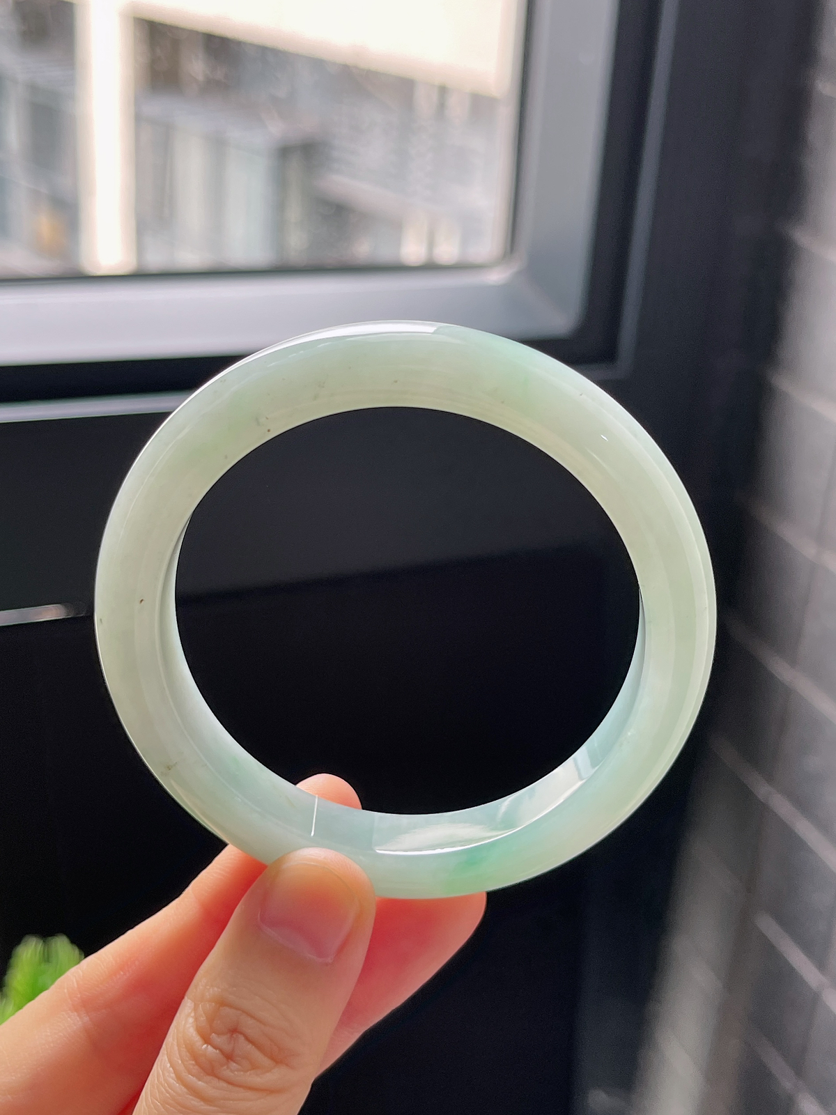 正圈55.2圈口，翡翠冰糯种淡绿色手镯