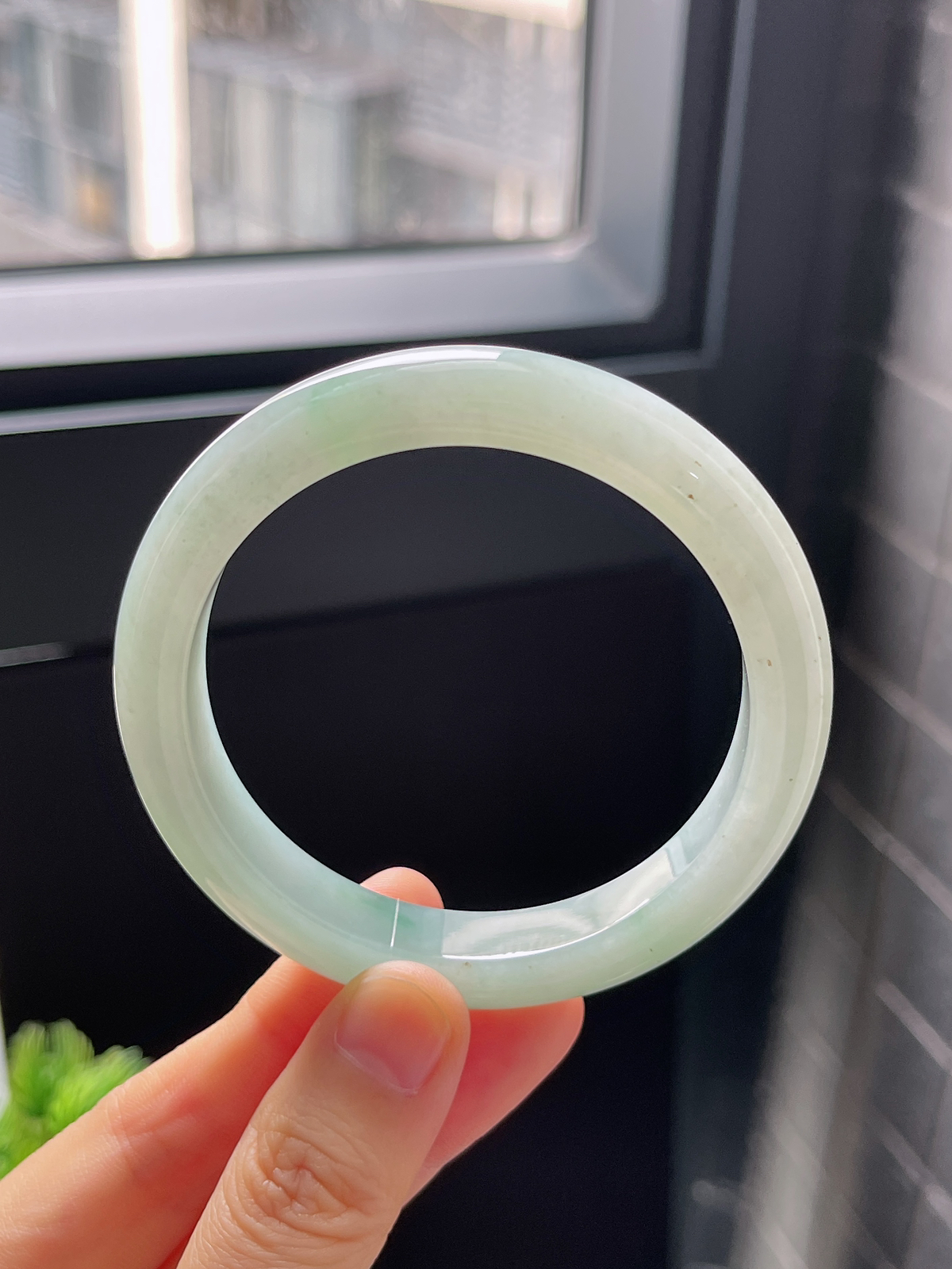 正圈55.2圈口，翡翠冰糯种淡绿色手镯