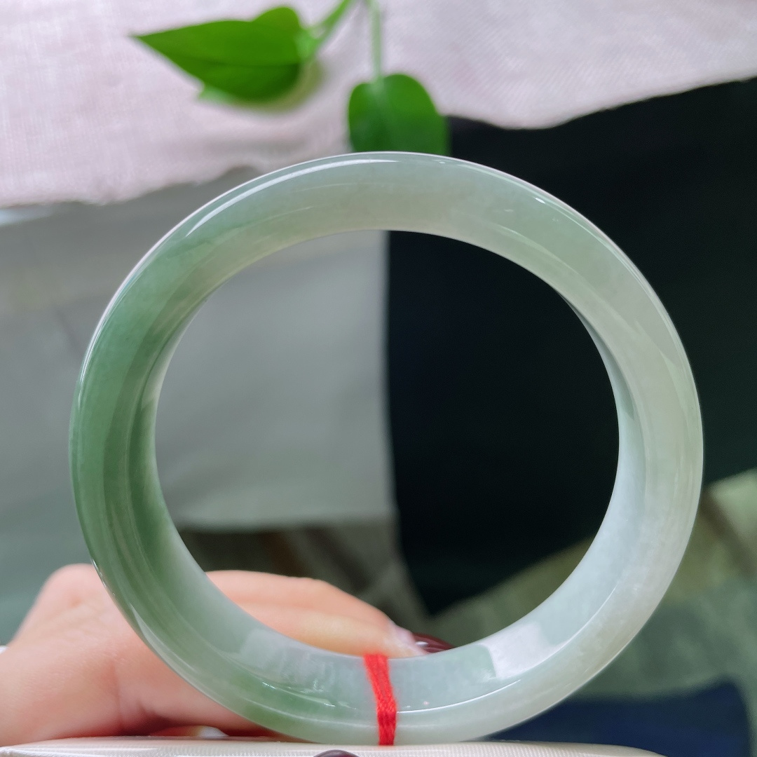 56.4/12.2/7.5，油绿底正圈，颜色渐变，水润，种老，一镯两戴，有棉线，ss48626a