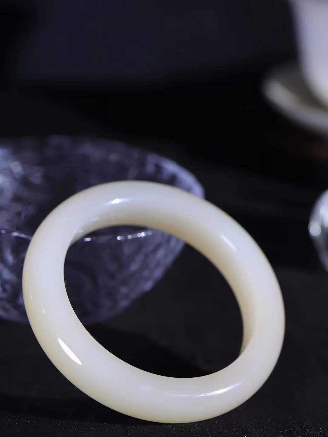 【粉黛.手镯】

精品️和田玉藕粉手镯
仙女藕粉手镯
馥郁芬芳 油糯饱满
气质温婉尔雅 甜甜的藕粉色
质地如膏似脂 少女感十足
精工打磨 手感上佳
尺寸54-13-9.8mm 重62.5克 fDA-63432244