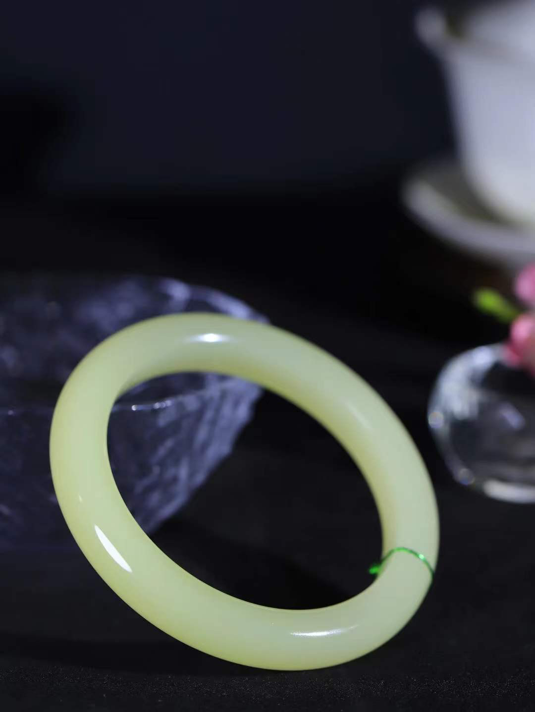 （冬日暖阳.手镯）

精品️和田玉黄口手镯 质地油润，大气雅致，清风明月潺潺，浮浮洗尽铅华随于