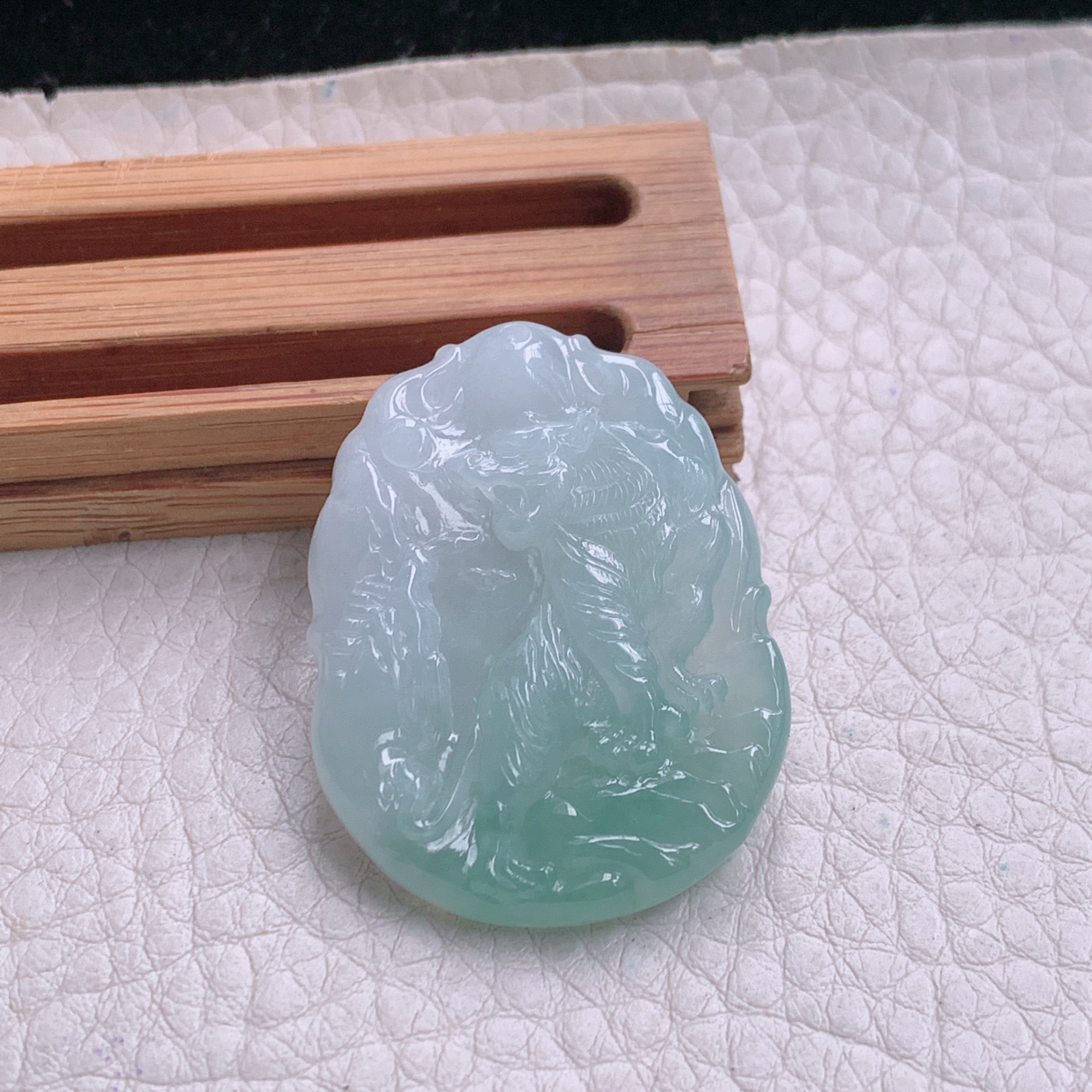 Ktj实拍36.6*28.5*5.2天然缅甸翡翠生肖老虎吊坠 生肖守护神上山虎玉坠