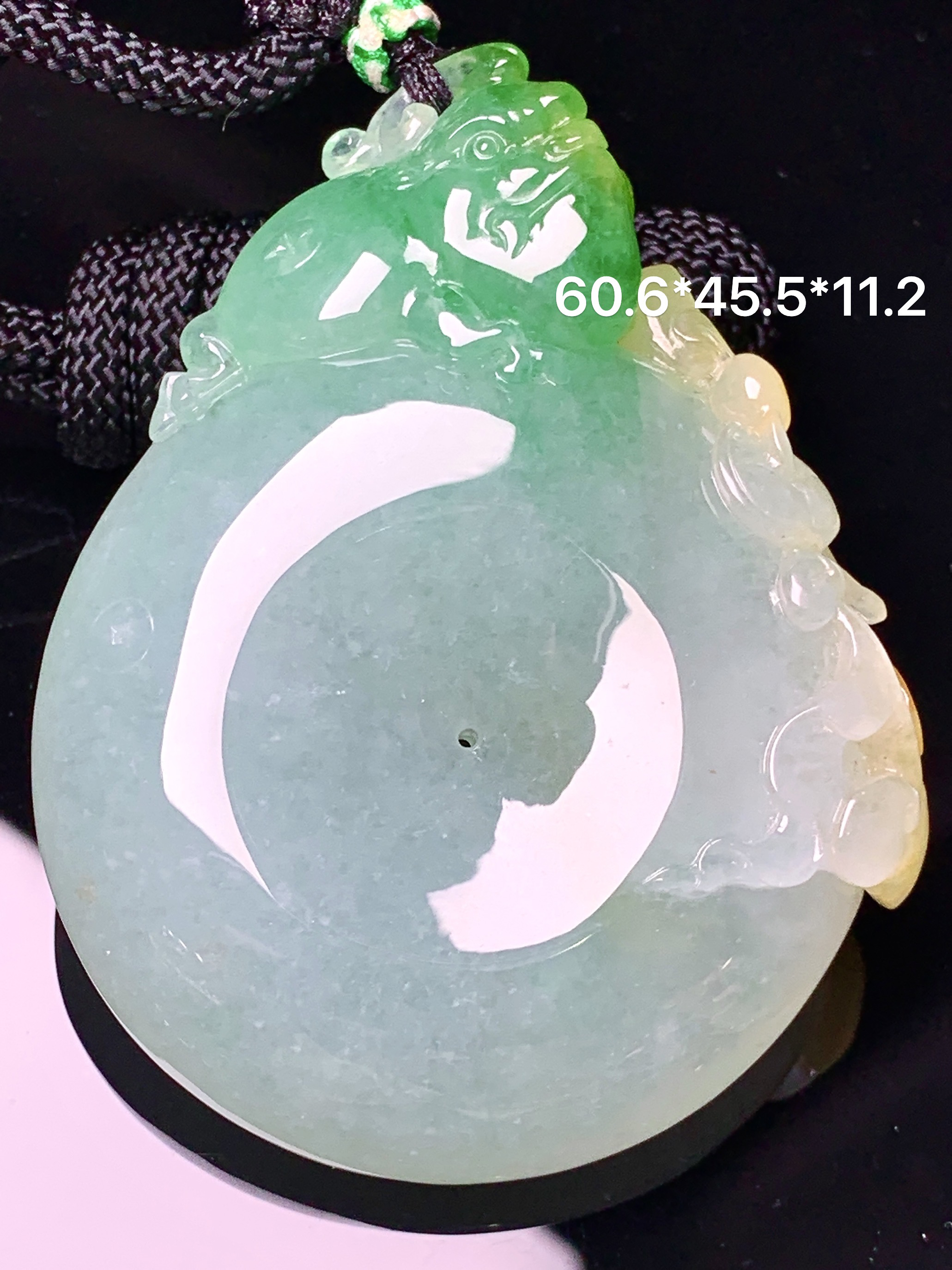 飘黄绿翡平安扣吊坠 玉质细腻 色泽艳丽清新 水润亮眼 整体尺寸60.6*45.5*11.2a5