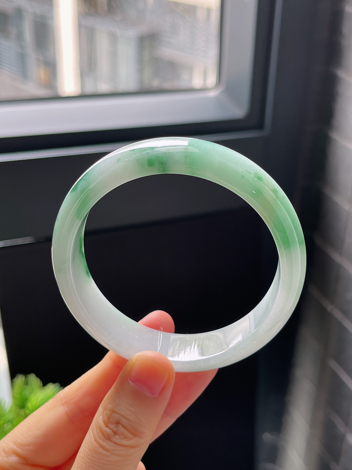 正圈58.3圈口，翡翠糯化种飘绿手镯