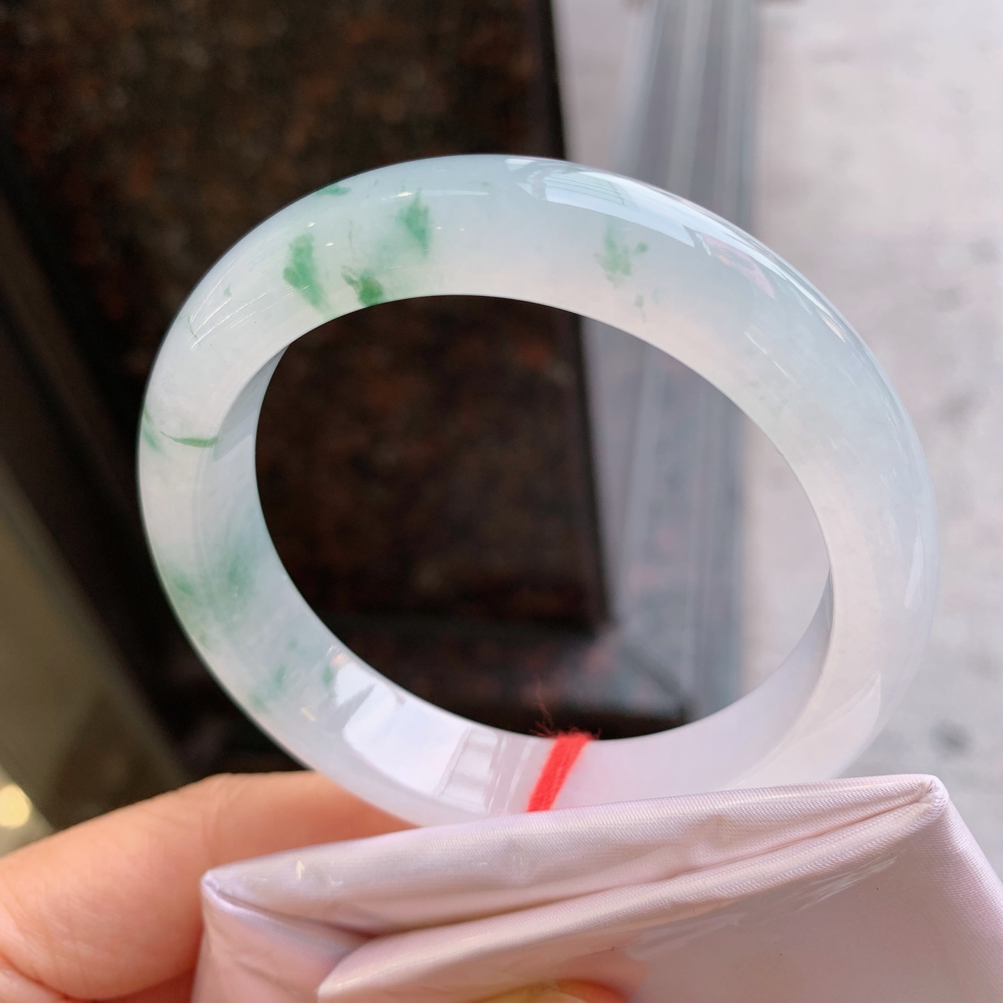 正圈冰种飘花，无裂，尺寸：56.2/12.5/8.5，清爽