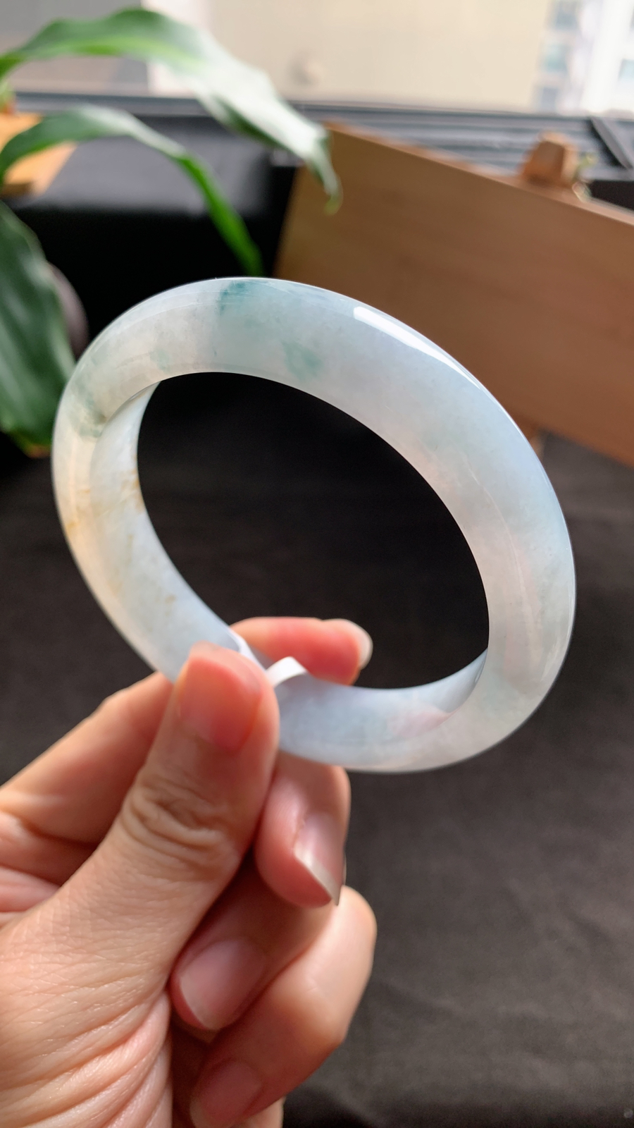 58圈口 天然A货翡翠特色黄翡飘花手镯 种水好 色彩丰富