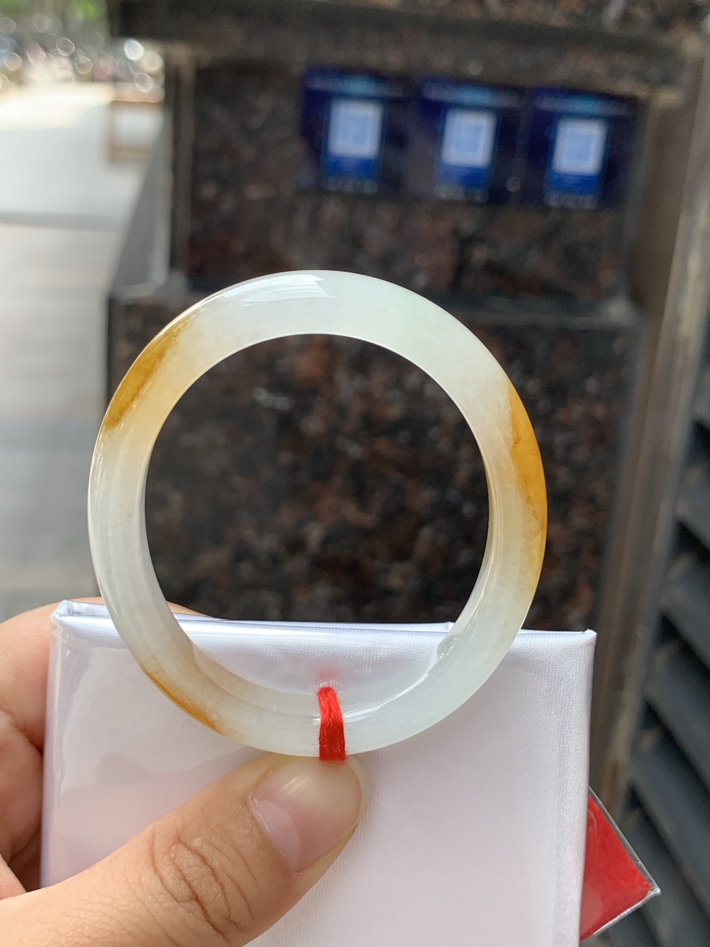 冰黄翡贵妃，51.3-44.2-7.8-6.6，0426-66-01939，底妆冰透有光感，果冻底，像刚切开的百香果果肉，清润透亮，水头十足显白不挑皮，无裂