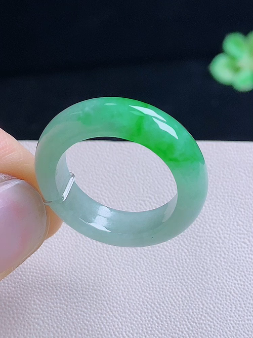 指环，无裂，尺寸17.8/6.7/3.4，编号20a7  25