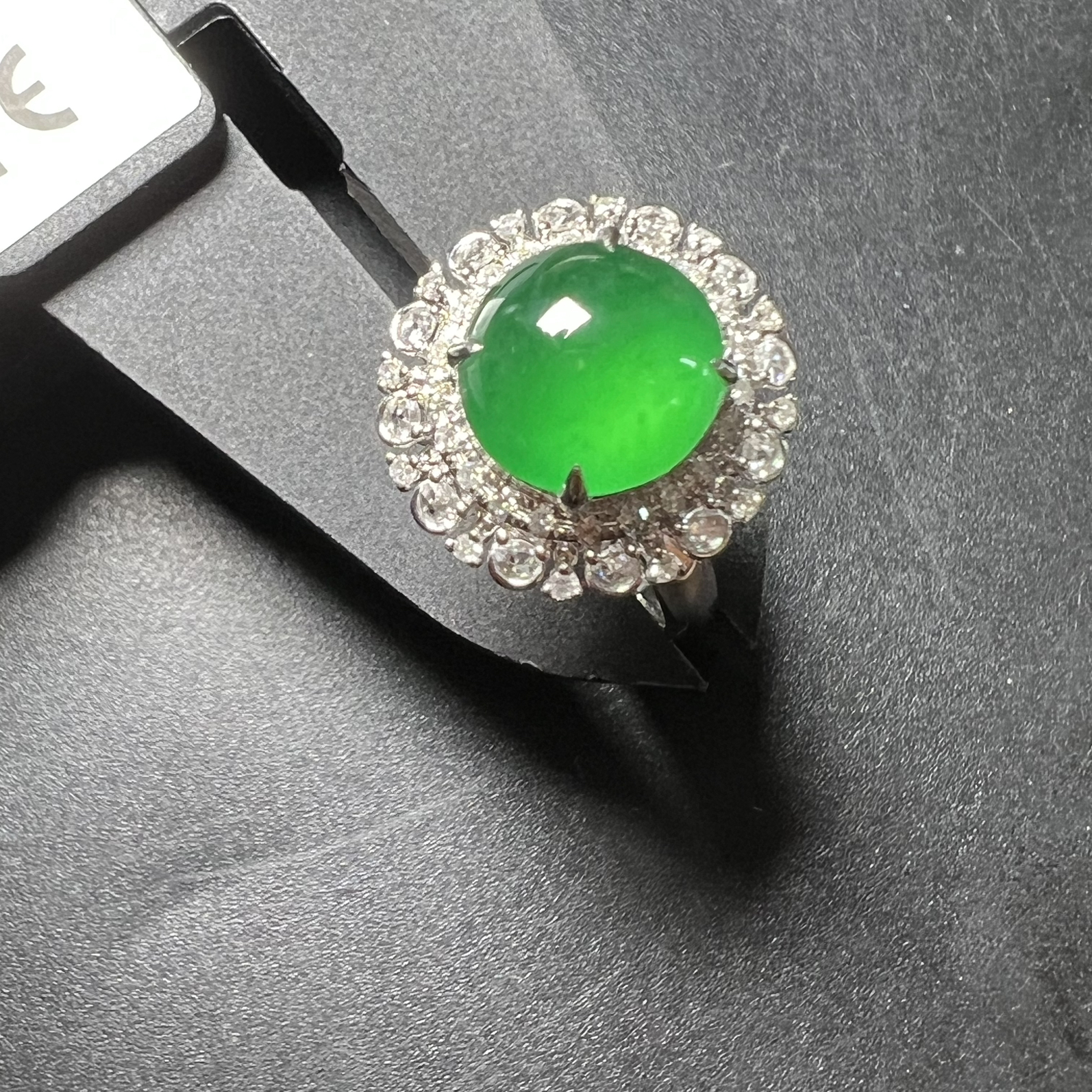 满绿戒指，种好饱满，整体16.6*15.5*12.9 裸石尺寸9.7*9.3*5.5