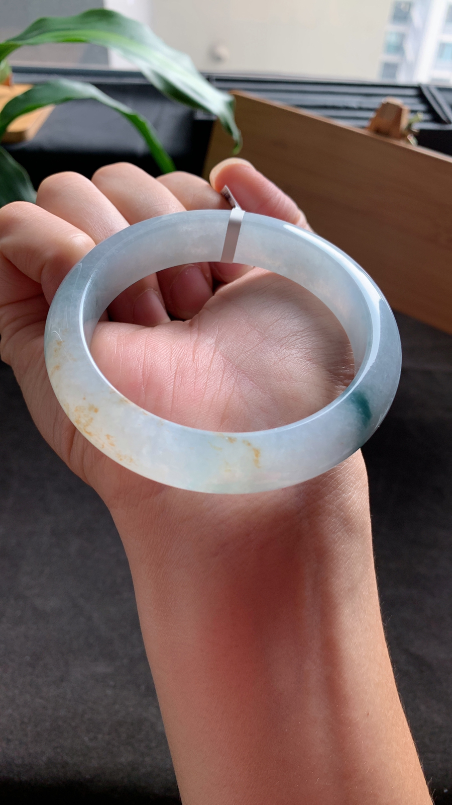 58圈口 天然A货翡翠特色黄翡飘花手镯 种水好 色彩丰富