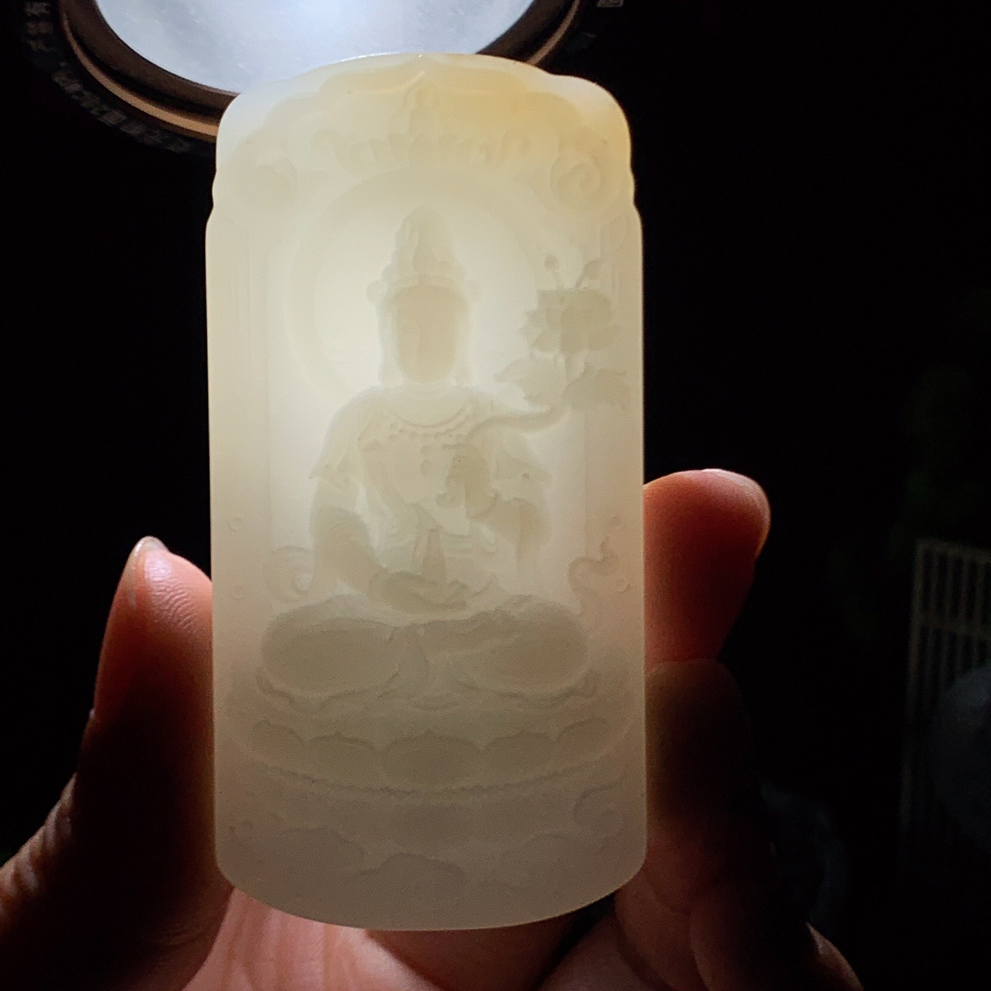 和田玉糖料羊脂白大势至菩萨牌子挂件 尺寸71/35/11重66克。玉质细腻油润。手推出油。佩戴高端典雅。lt260424