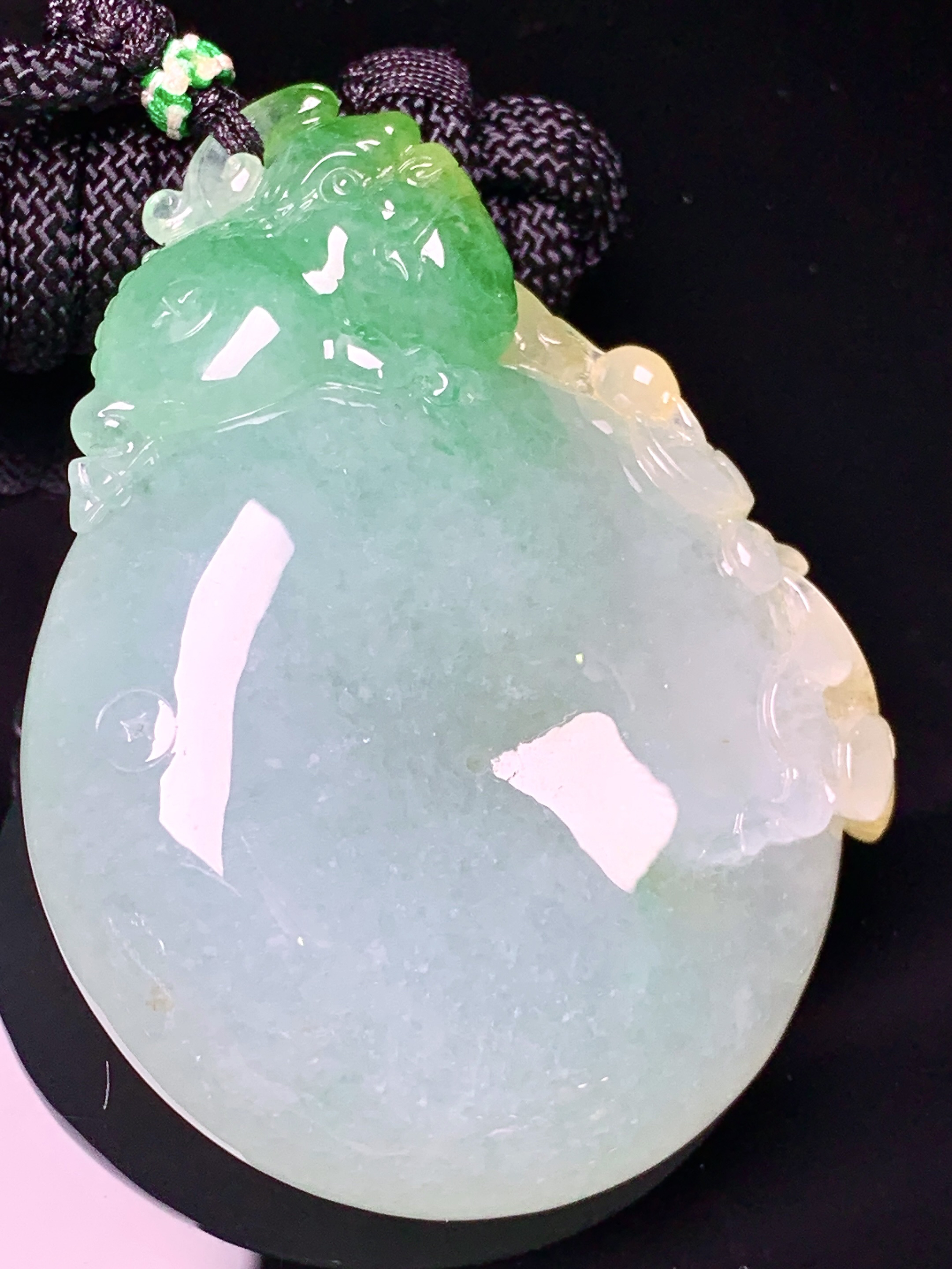 飘黄绿翡平安扣吊坠 玉质细腻 色泽艳丽清新 水润亮眼 整体尺寸60.6*45.5*11.2a5