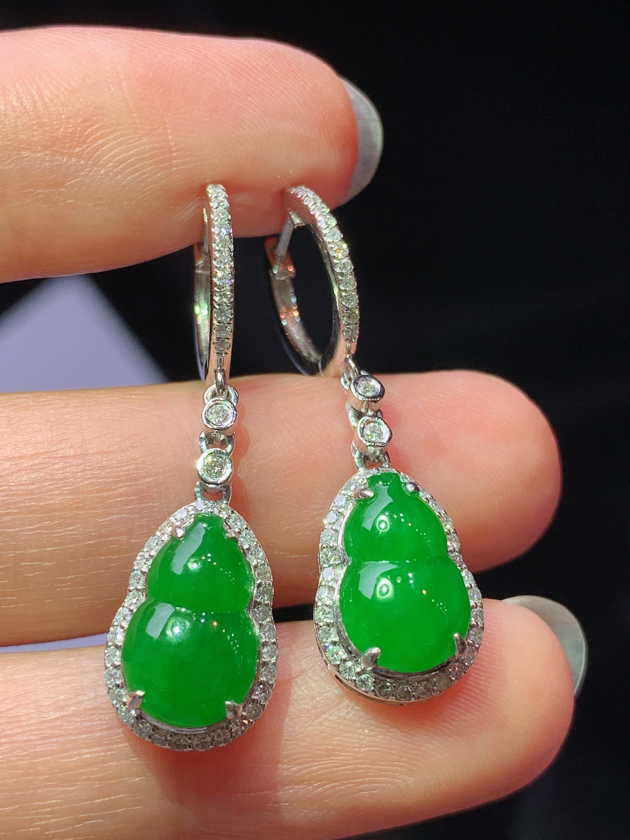 18k金钻镶嵌满绿葫芦耳坠 玉质细腻 色泽艳丽清新 水润亮眼 整体尺寸32.6*9.6*6.2f1