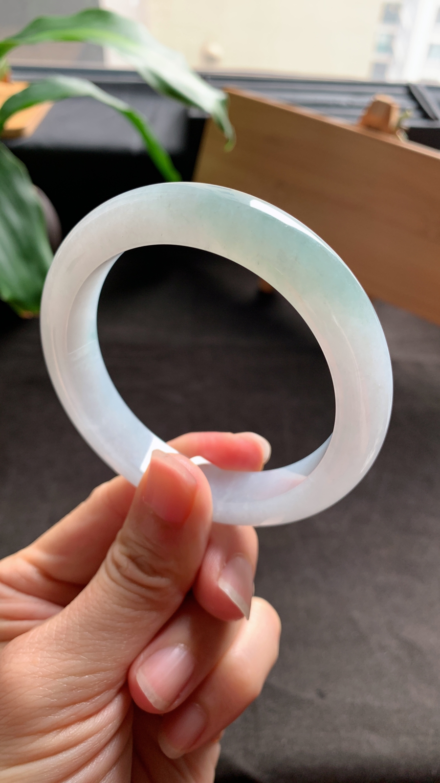 58圈口 天然A货翡翠手镯 版型宽厚 种水好