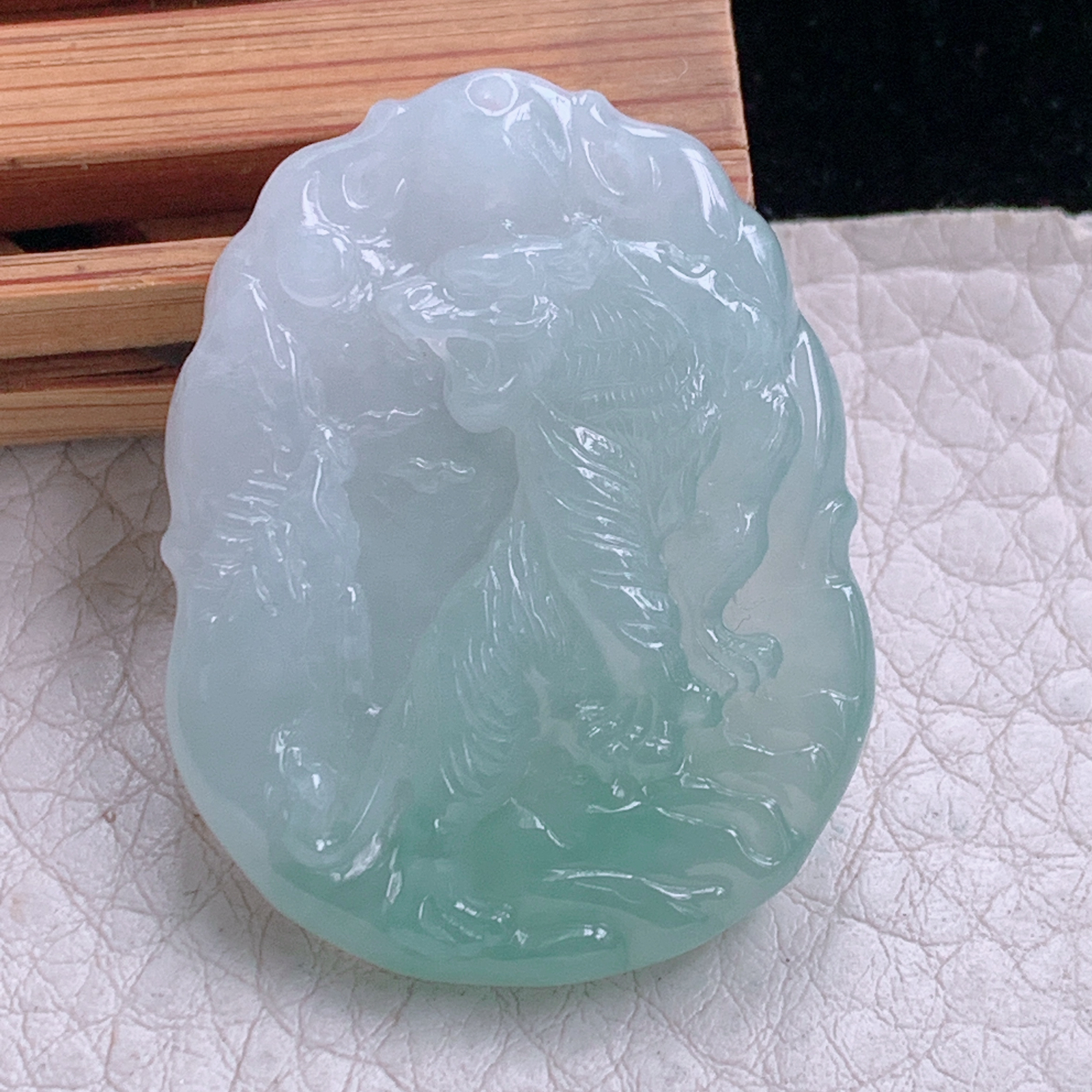 Ktj实拍36.6*28.5*5.2天然缅甸翡翠生肖老虎吊坠 生肖守护神上山虎玉坠