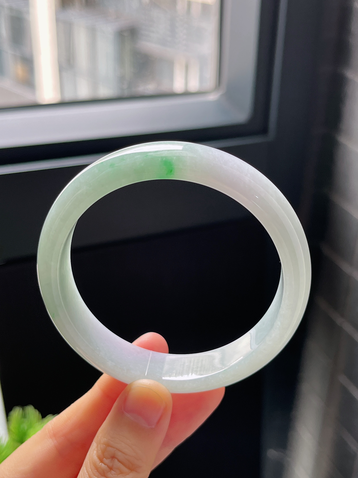 正圈58.2圈口，翡翠糯化种飘绿手镯