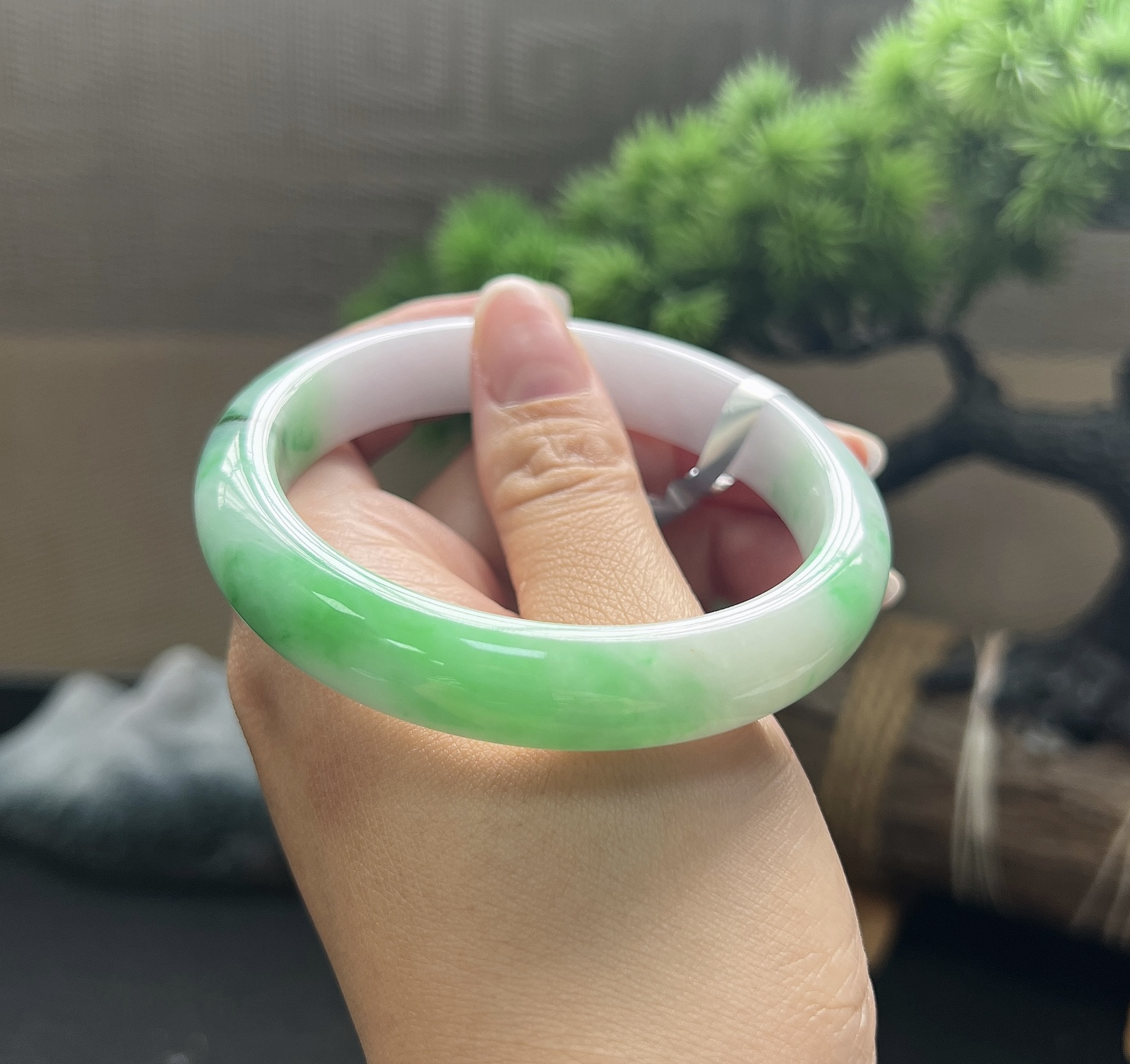 58.5圈口正圈飘花手镯