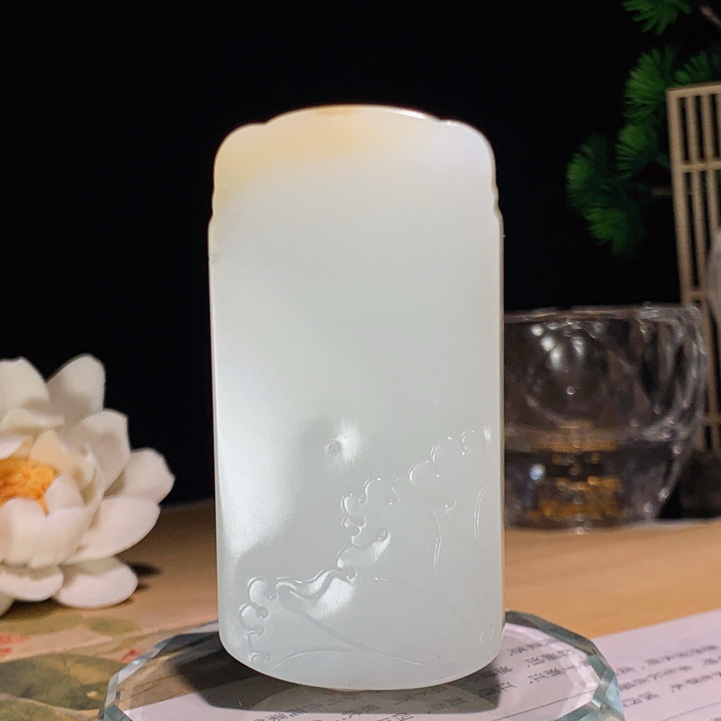 和田玉糖料羊脂白大势至菩萨牌子挂件 尺寸71/35/11重66克。玉质细腻油润。手推出油。佩戴高端典雅。lt260424