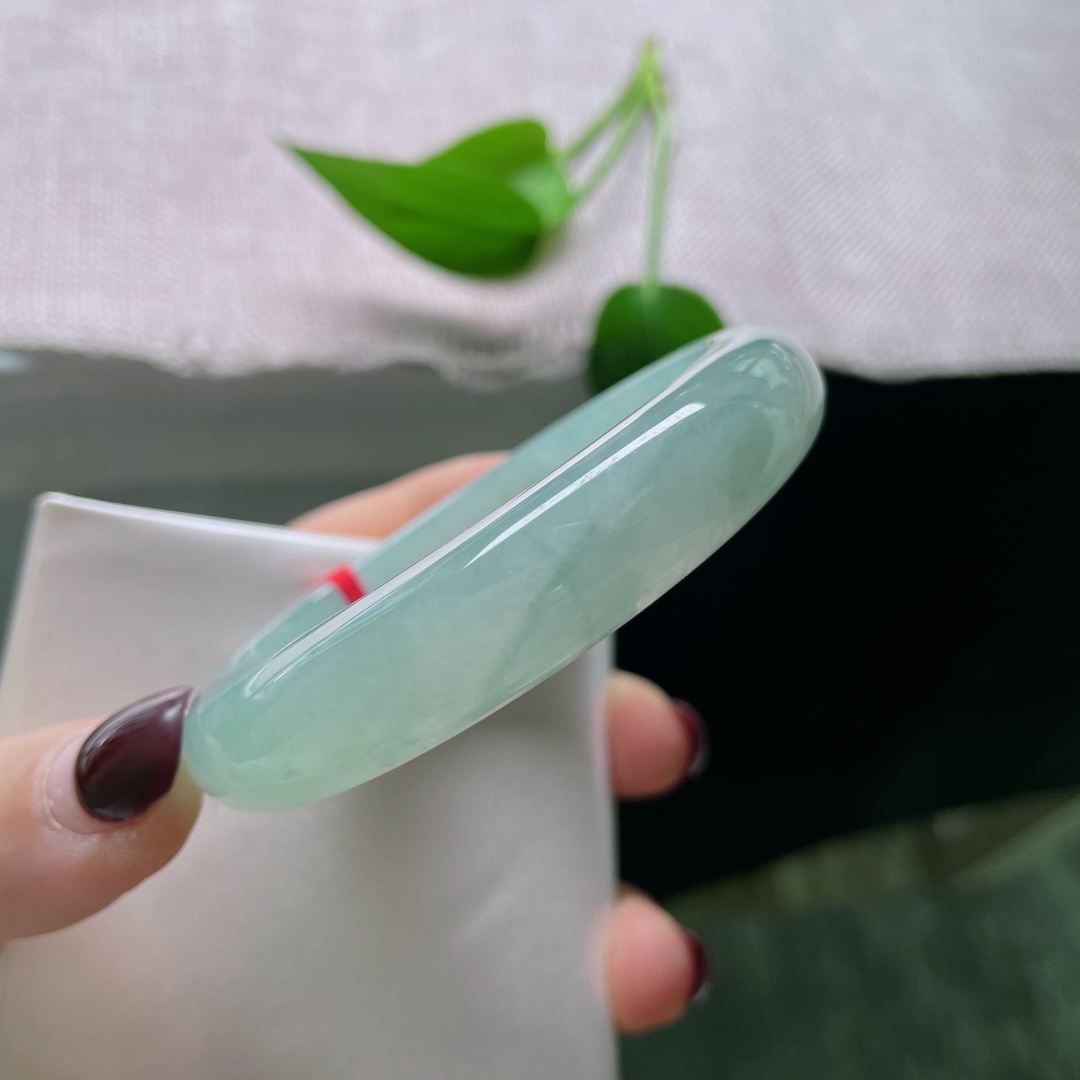 57.1/12.8/7.9，冰晴底正圈，清润通透，腕间造就的一方静谧，浅黛素心。无裂。ss51501a